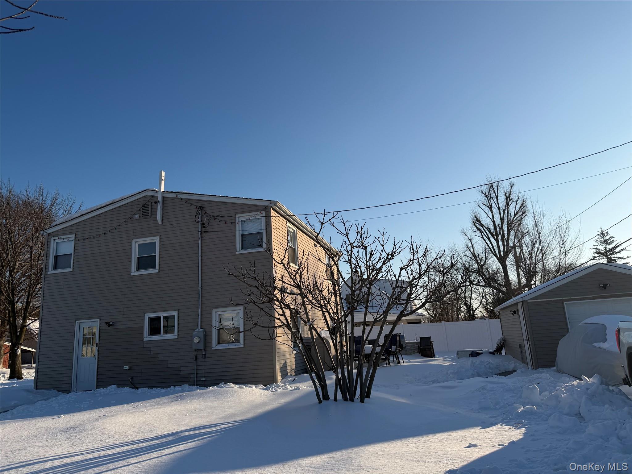 #3 photo, 102 Old Farm Road, מחוז נסאו Levittown , NY 11756