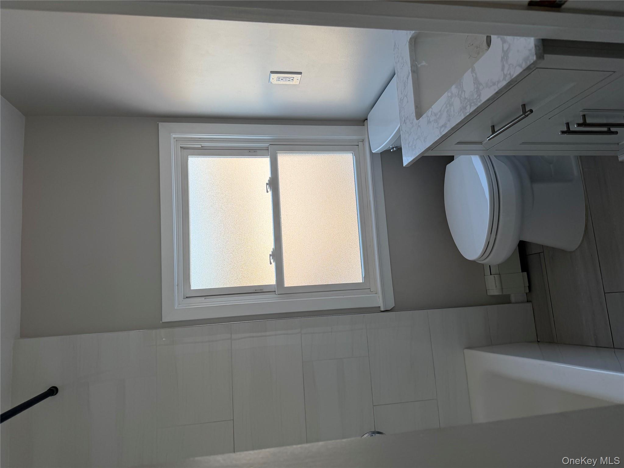 #7 photo, 102 Old Farm Road, מחוז נסאו Levittown , NY 11756