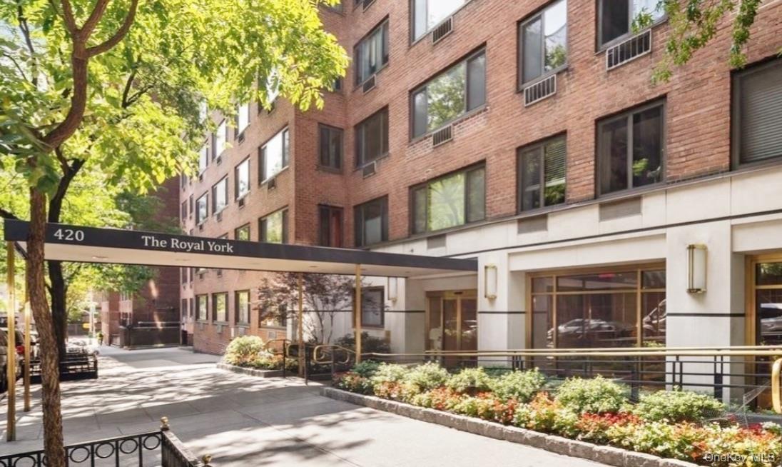 #13 photo, 420 E 64th Street, New York (Manhattan) , NY 10065