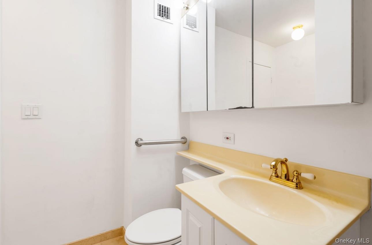 #5 photo, 420 E 64th Street, New York (Manhattan) , NY 10065