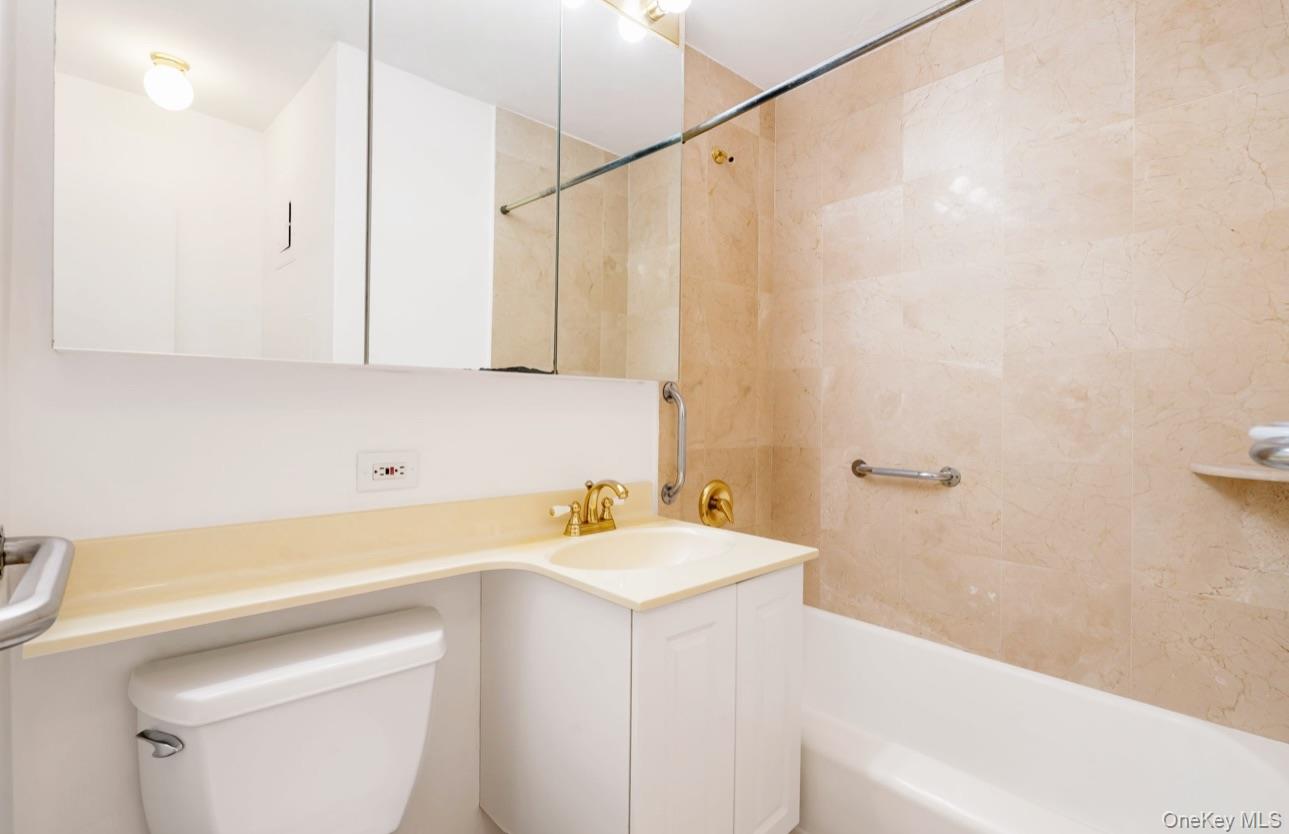 #6 photo, 420 E 64th Street, New York (Manhattan) , NY 10065