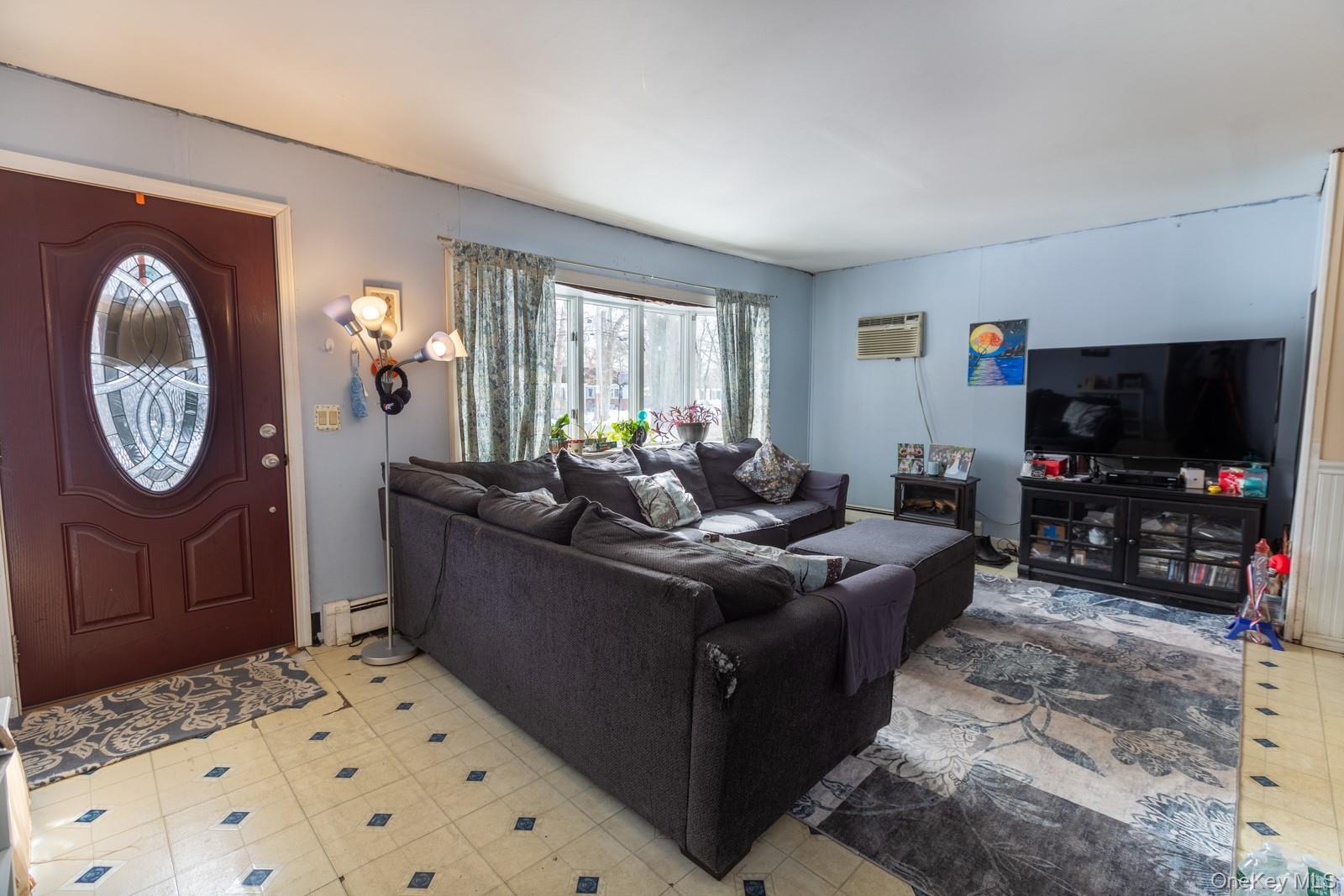 #3 photo, 47 Ridgedale Avenue, Farmingville , NY 11738