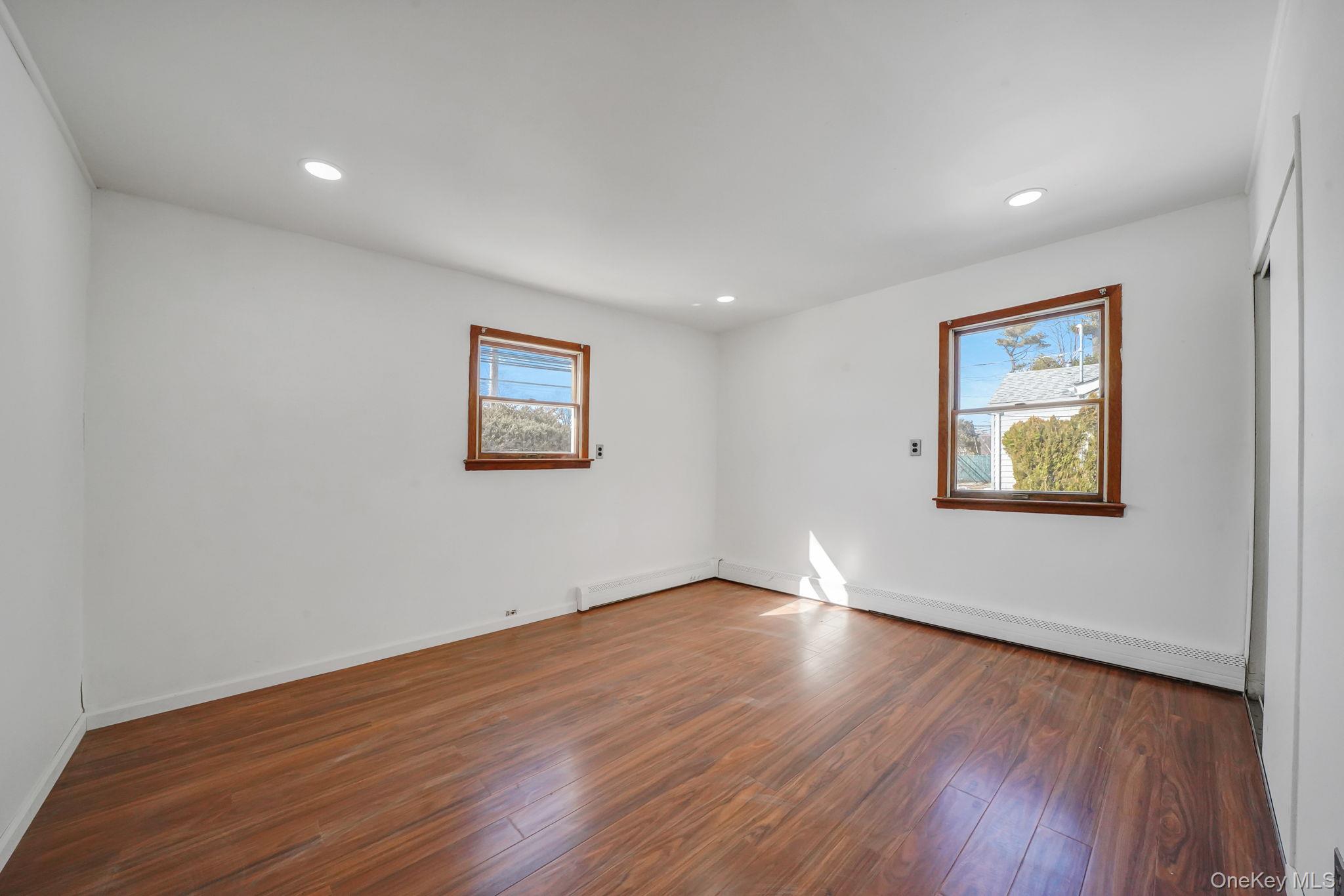 #10 photo, 467 Carlls Path, מחוז סאפוק Deer Park , NY 11729