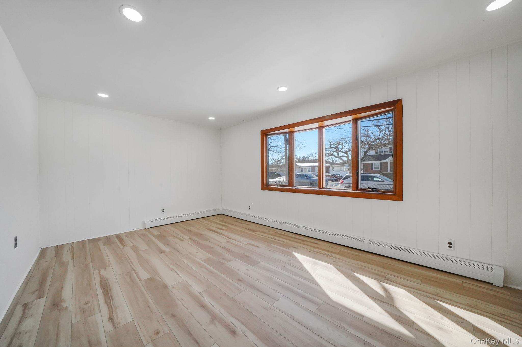 #12 photo, 467 Carlls Path, מחוז סאפוק Deer Park , NY 11729