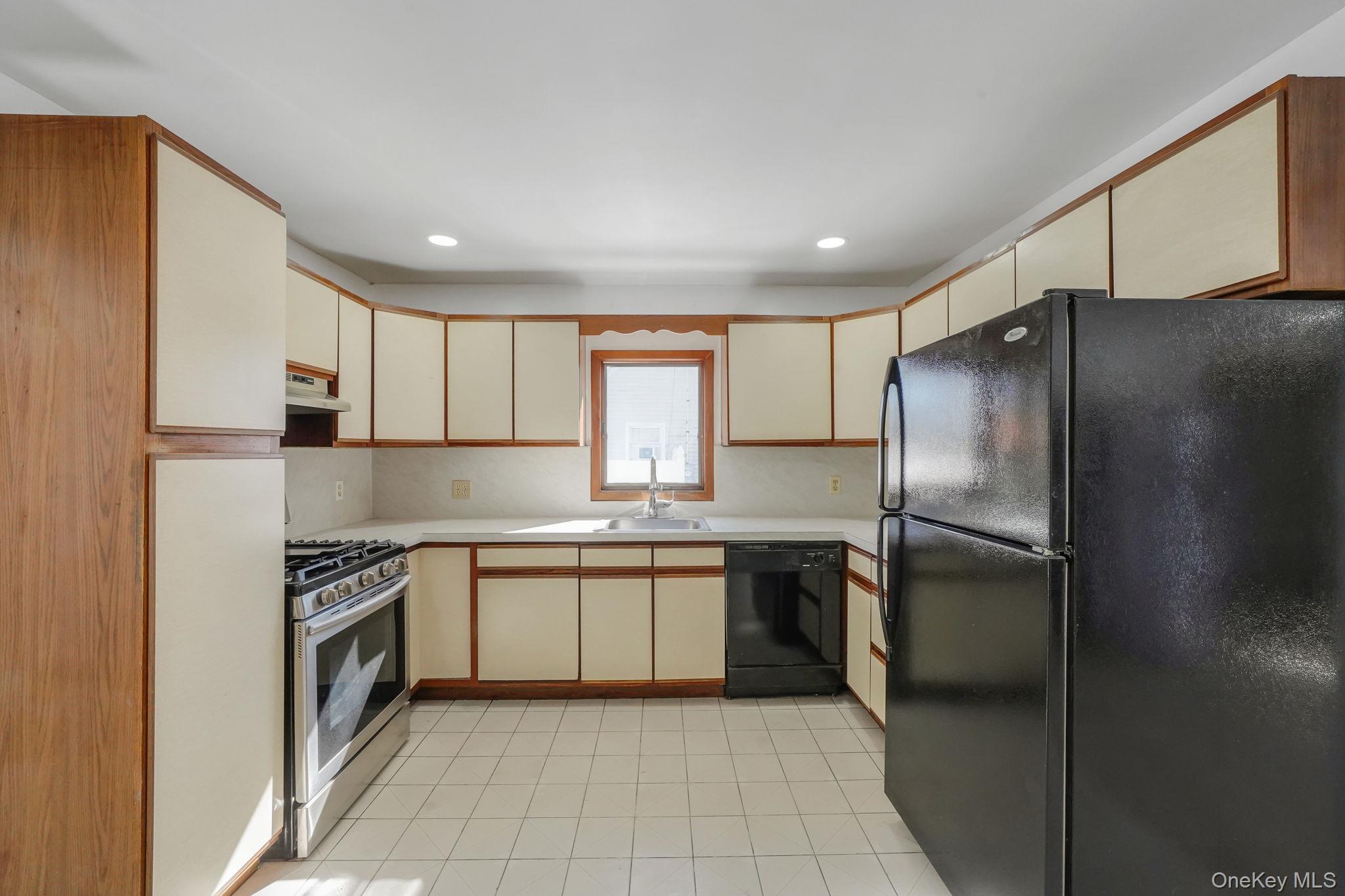 #13 photo, 467 Carlls Path, מחוז סאפוק Deer Park , NY 11729