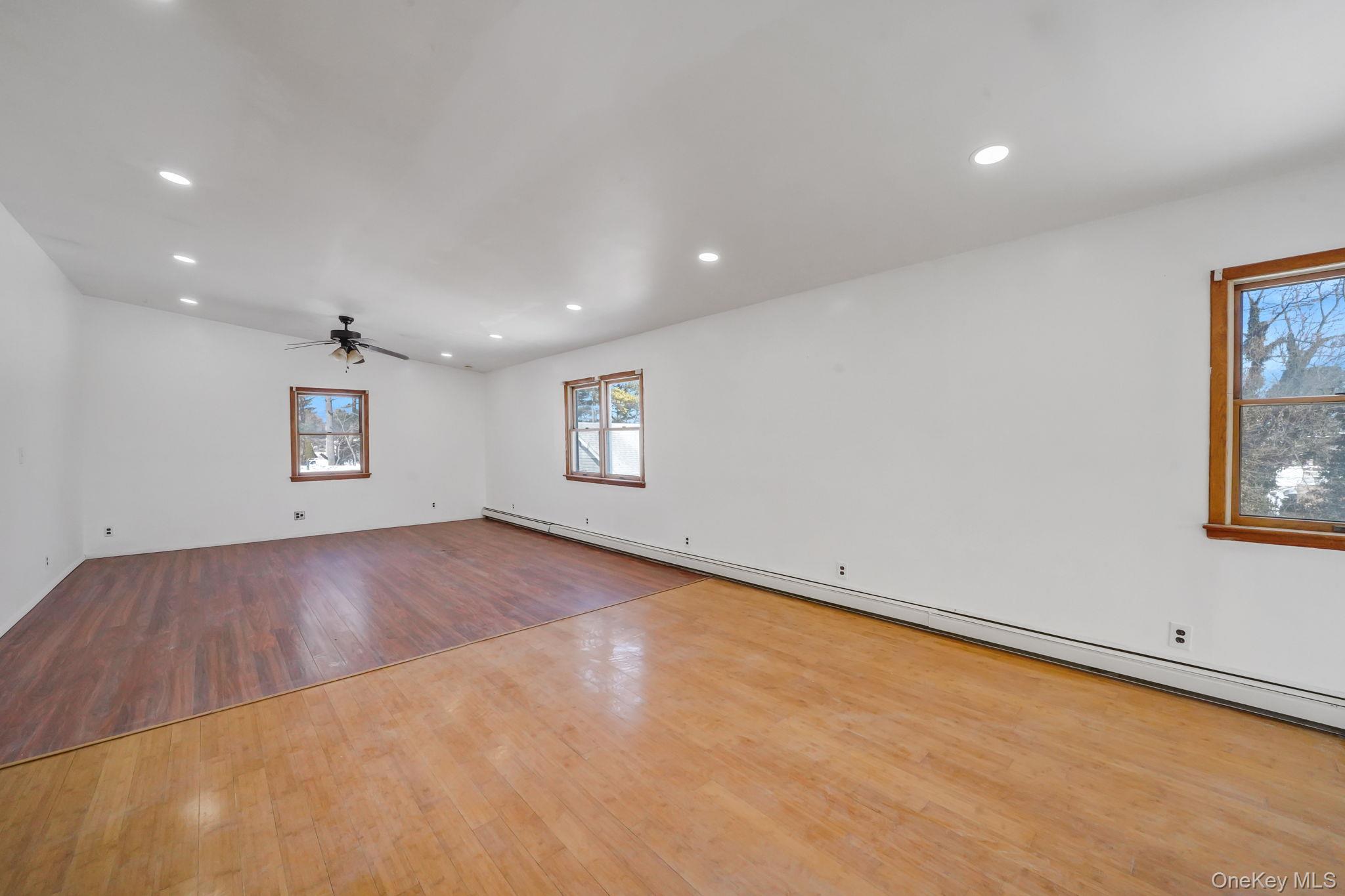 #16 photo, 467 Carlls Path, מחוז סאפוק Deer Park , NY 11729