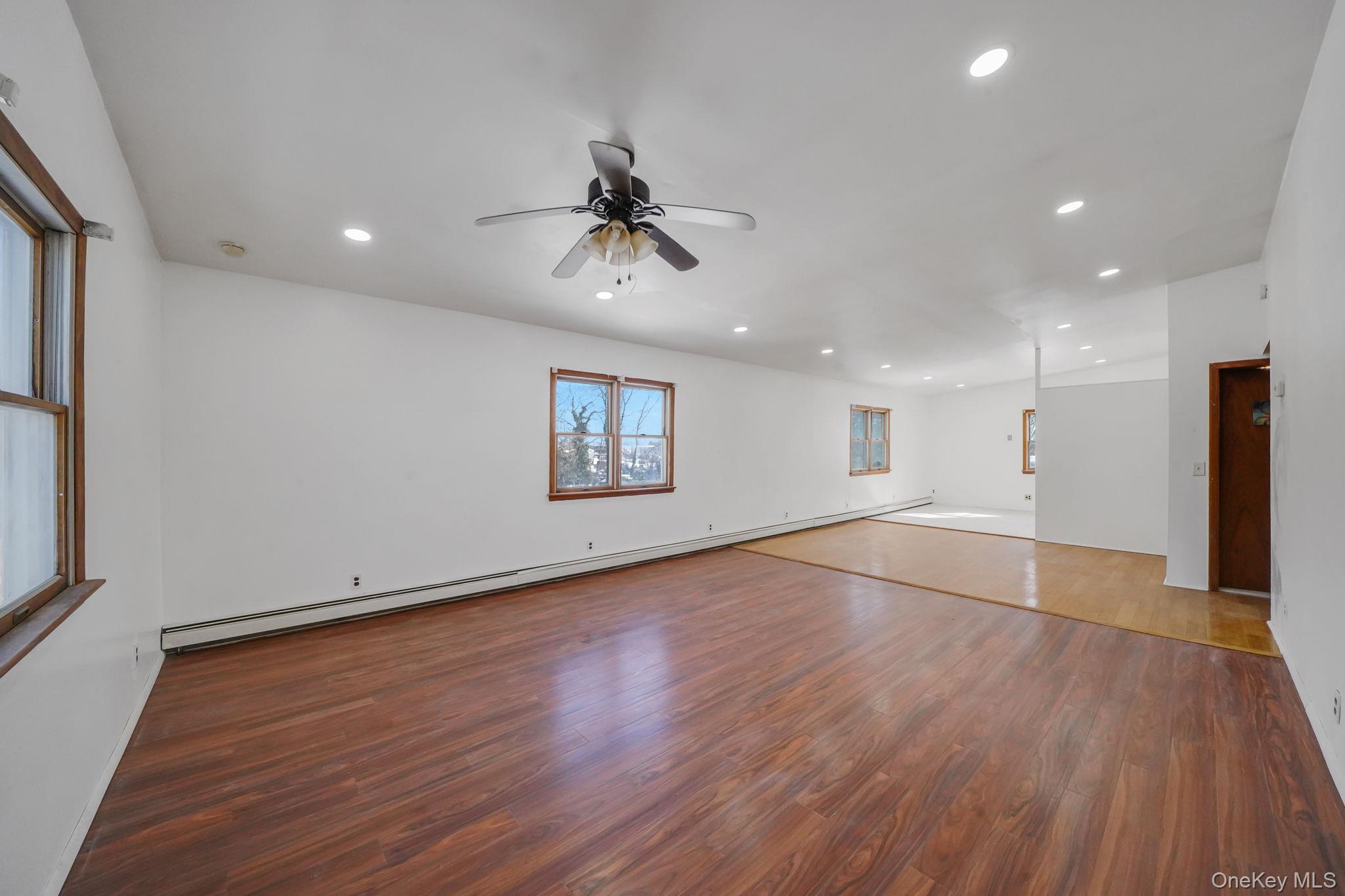 #17 photo, 467 Carlls Path, מחוז סאפוק Deer Park , NY 11729