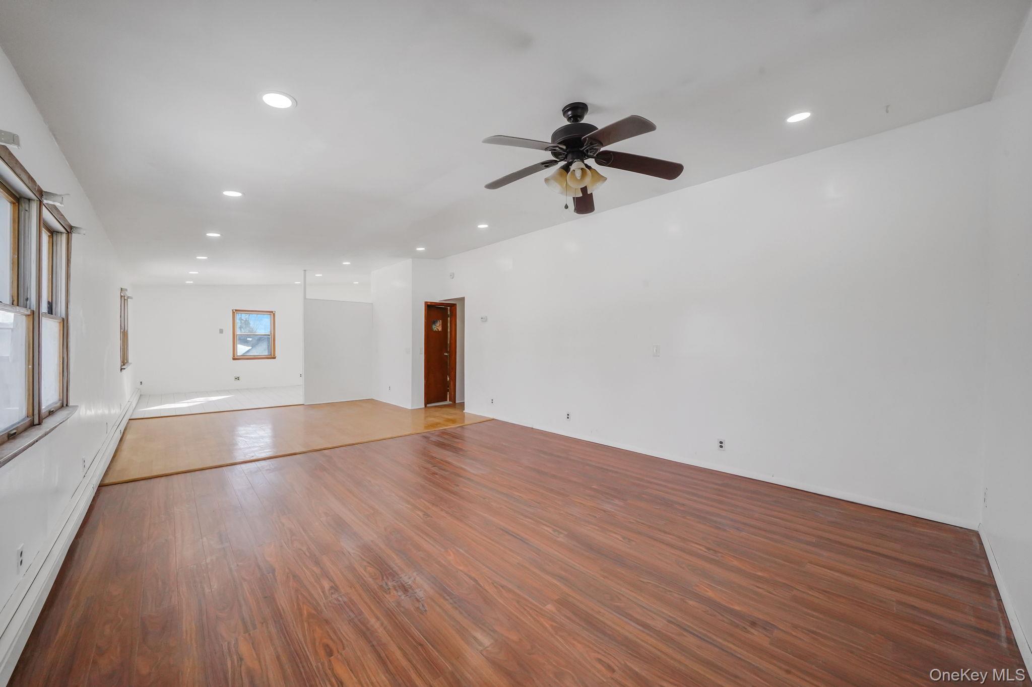 #18 photo, 467 Carlls Path, מחוז סאפוק Deer Park , NY 11729