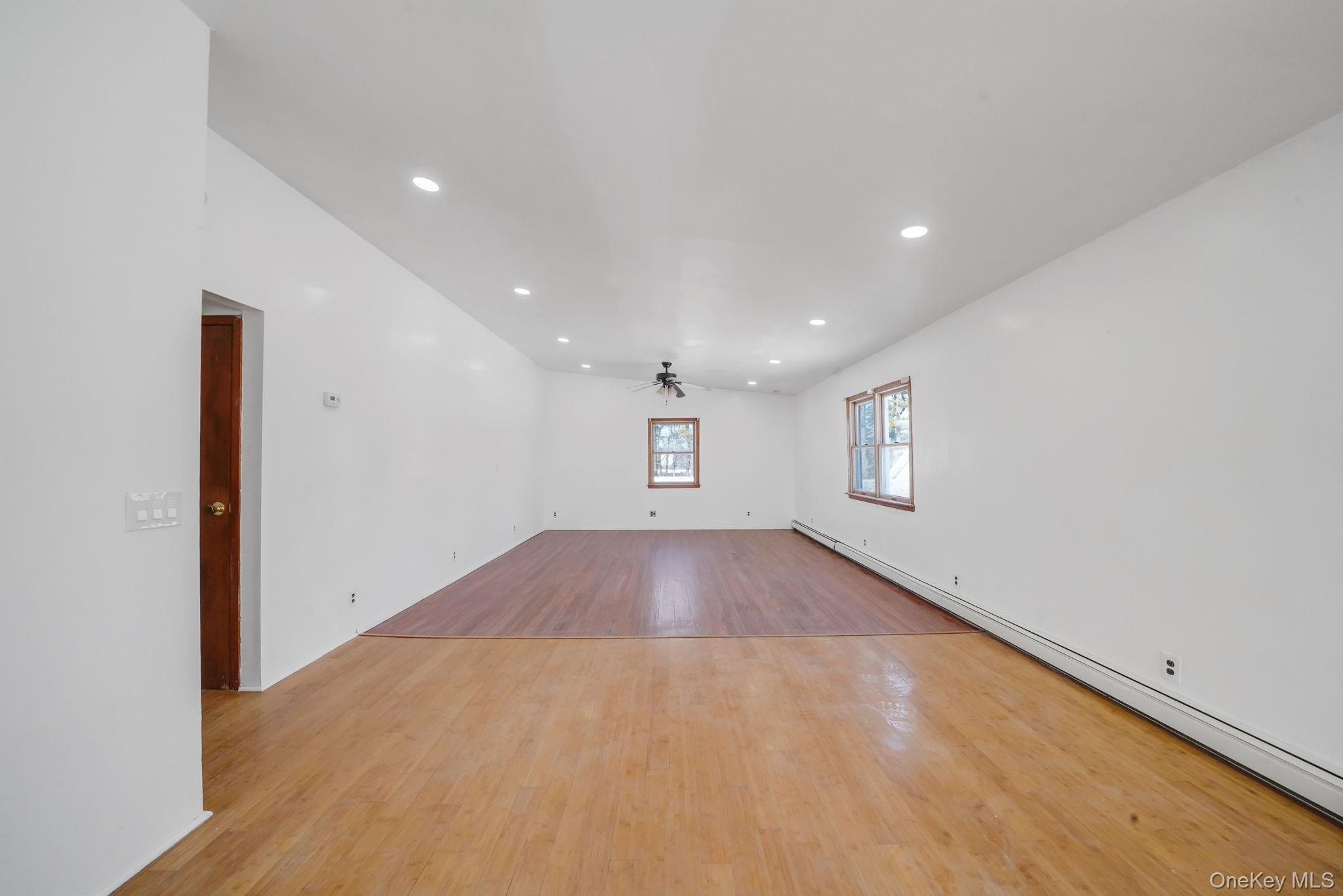 #20 photo, 467 Carlls Path, מחוז סאפוק Deer Park , NY 11729