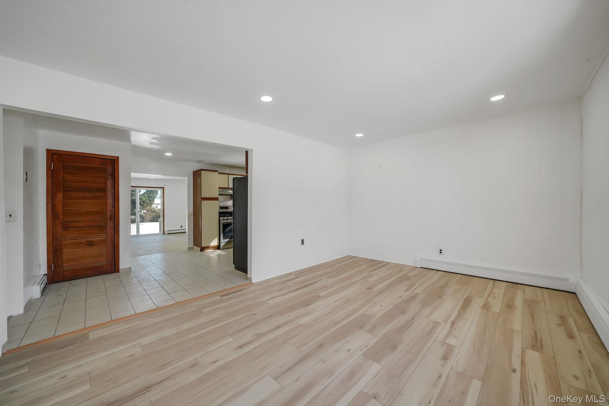 #4 photo, 467 Carlls Path, מחוז סאפוק Deer Park , NY 11729