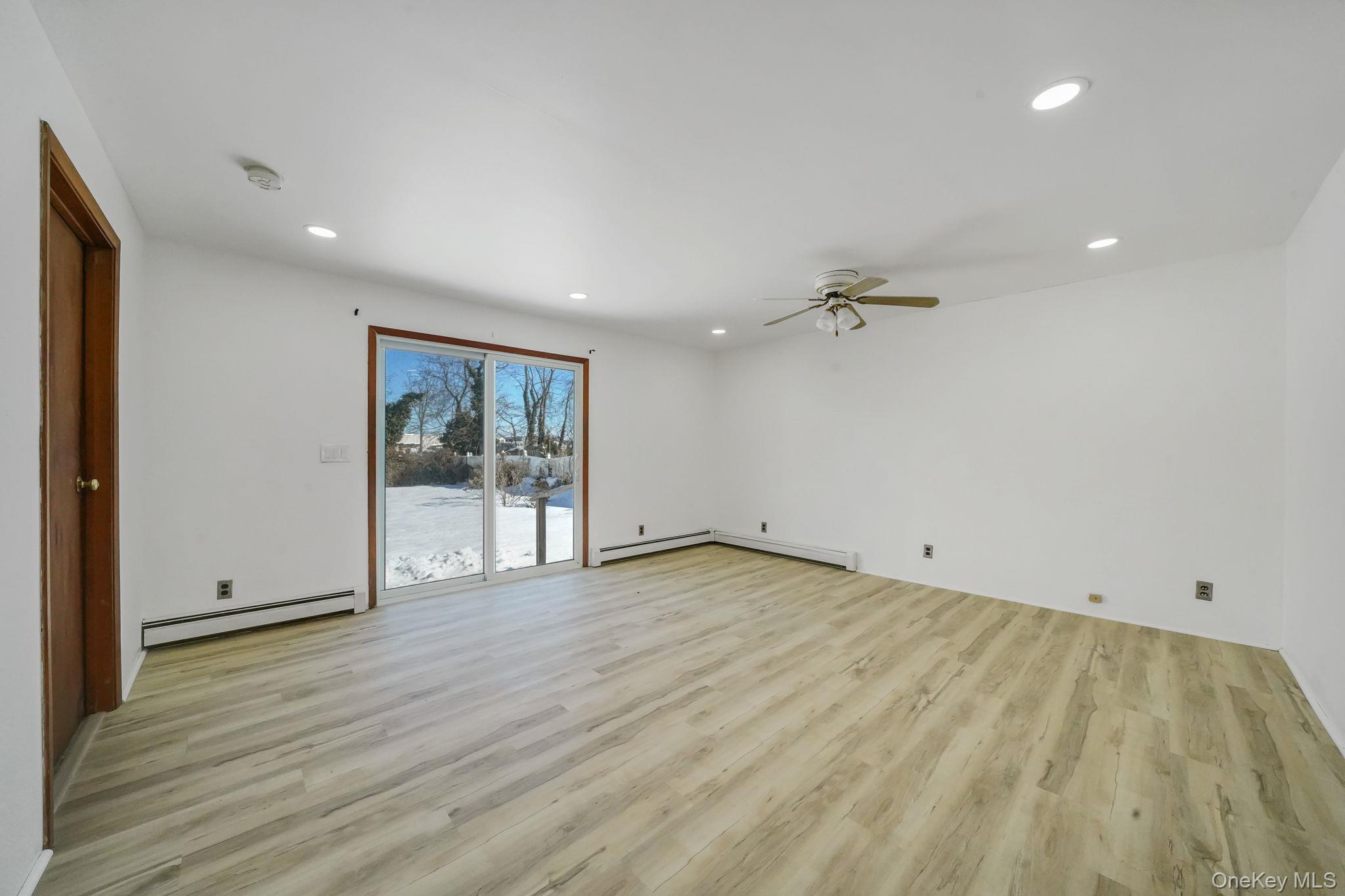 #5 photo, 467 Carlls Path, מחוז סאפוק Deer Park , NY 11729