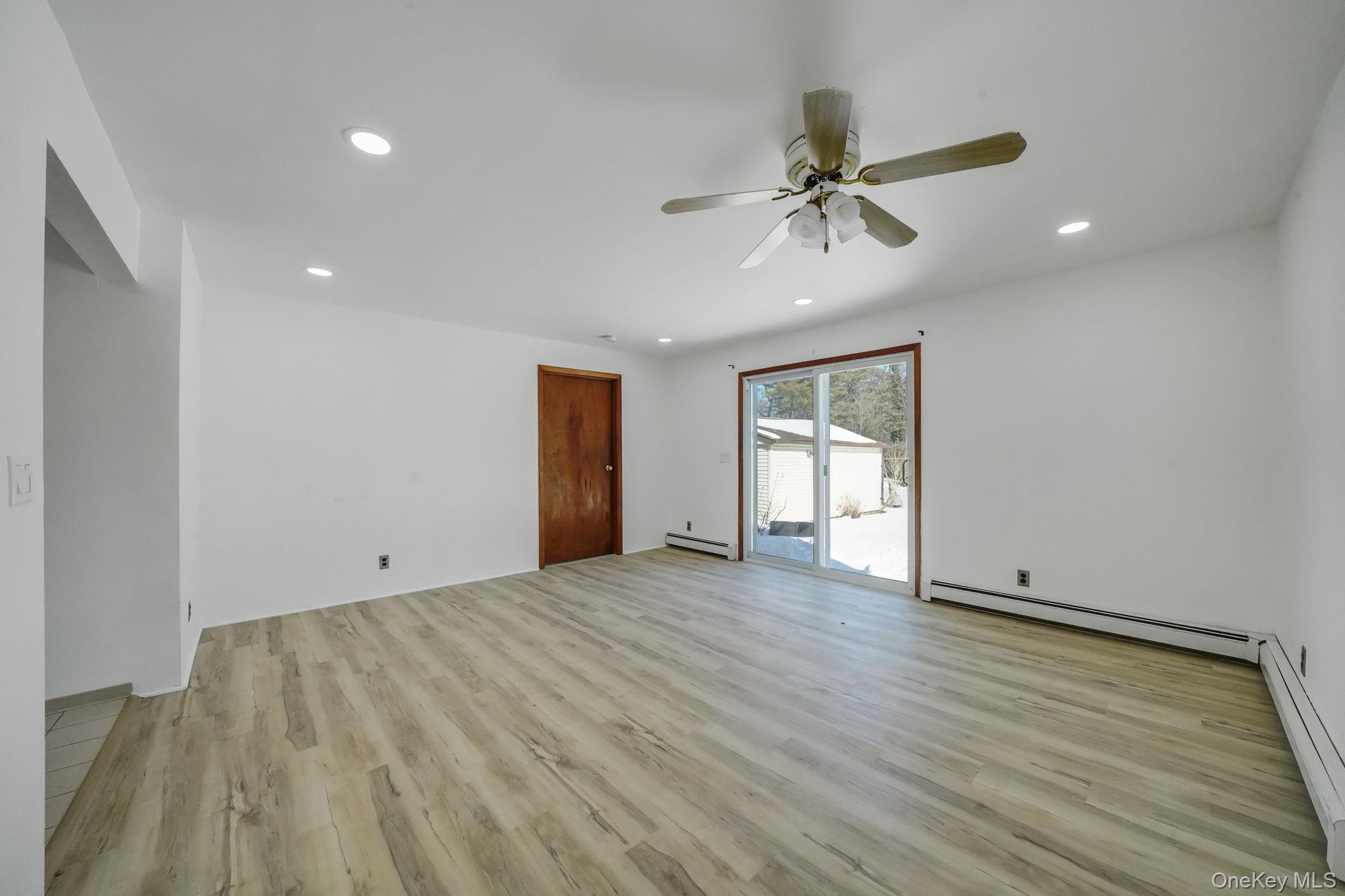 #6 photo, 467 Carlls Path, מחוז סאפוק Deer Park , NY 11729