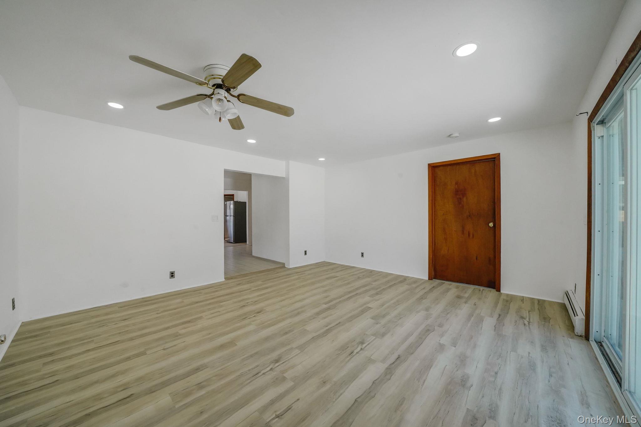 #7 photo, 467 Carlls Path, מחוז סאפוק Deer Park , NY 11729