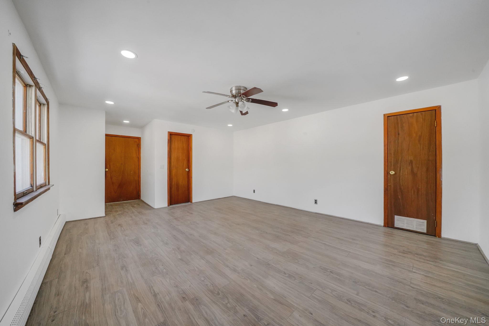 #8 photo, 467 Carlls Path, מחוז סאפוק Deer Park , NY 11729