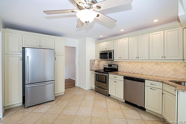 #11 photo, 860 Beckman Drive, North Bellmore , NY 11710