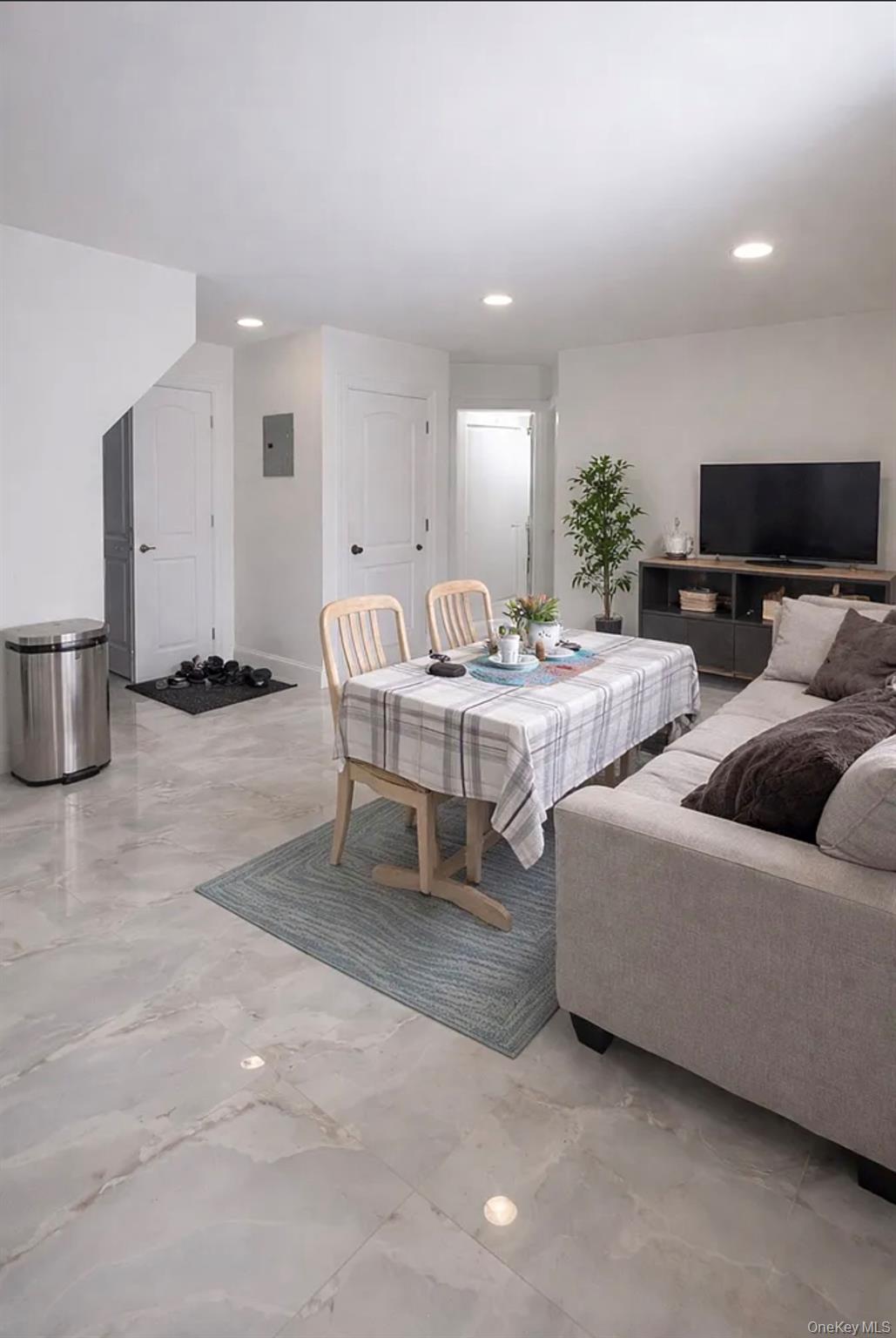 #4 photo, 49 Gladys Street, 東長島 Lindenhurst , NY 11757