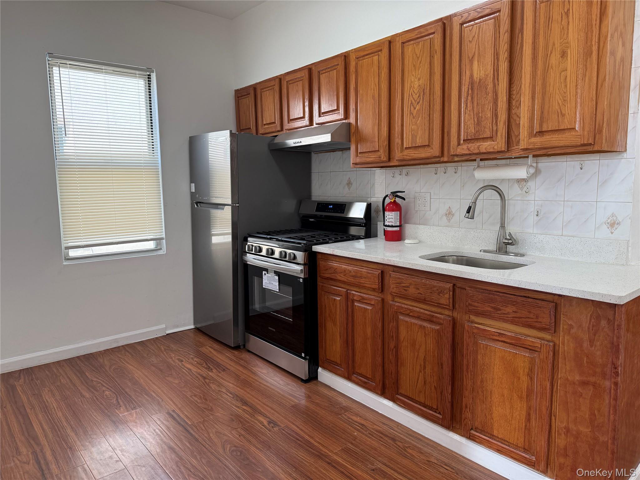 #1 photo, 4612 25th Avenue, Куинс ‖ Astoria , NY 11103