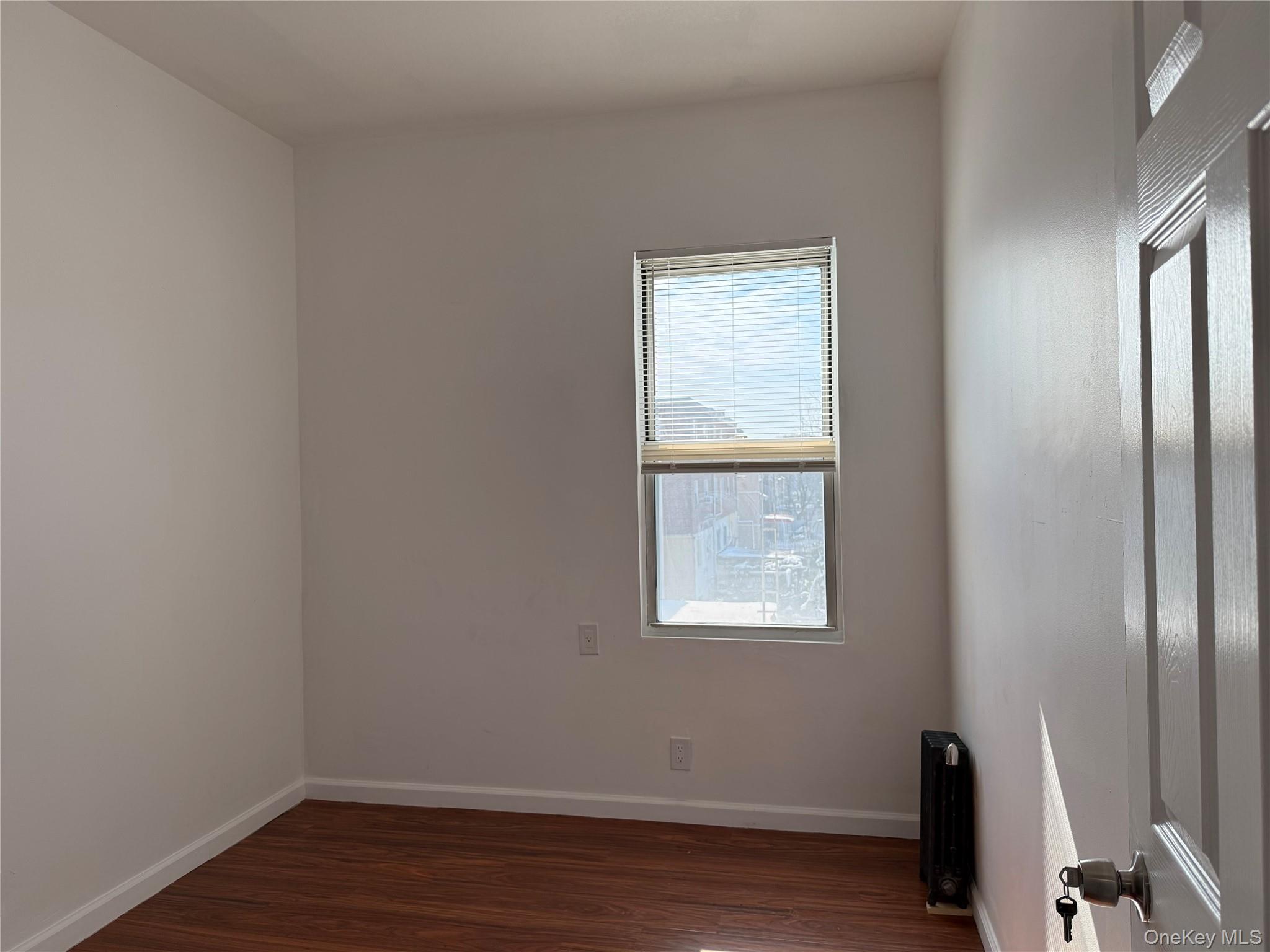 #4 photo, 4612 25th Avenue, Куинс ‖ Astoria , NY 11103