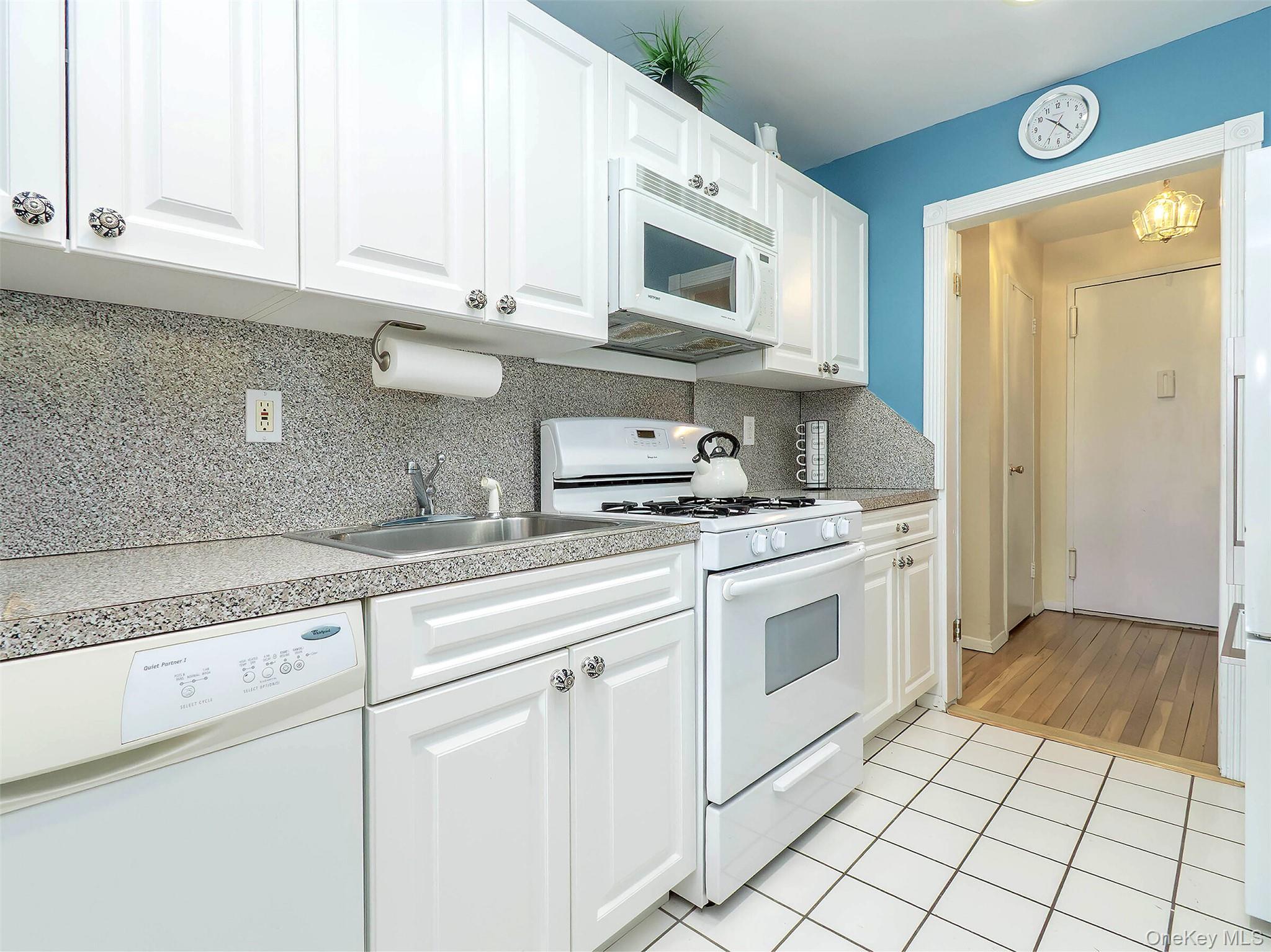 #13 photo, 32 Pearsall, Glen Cove , NY 11542