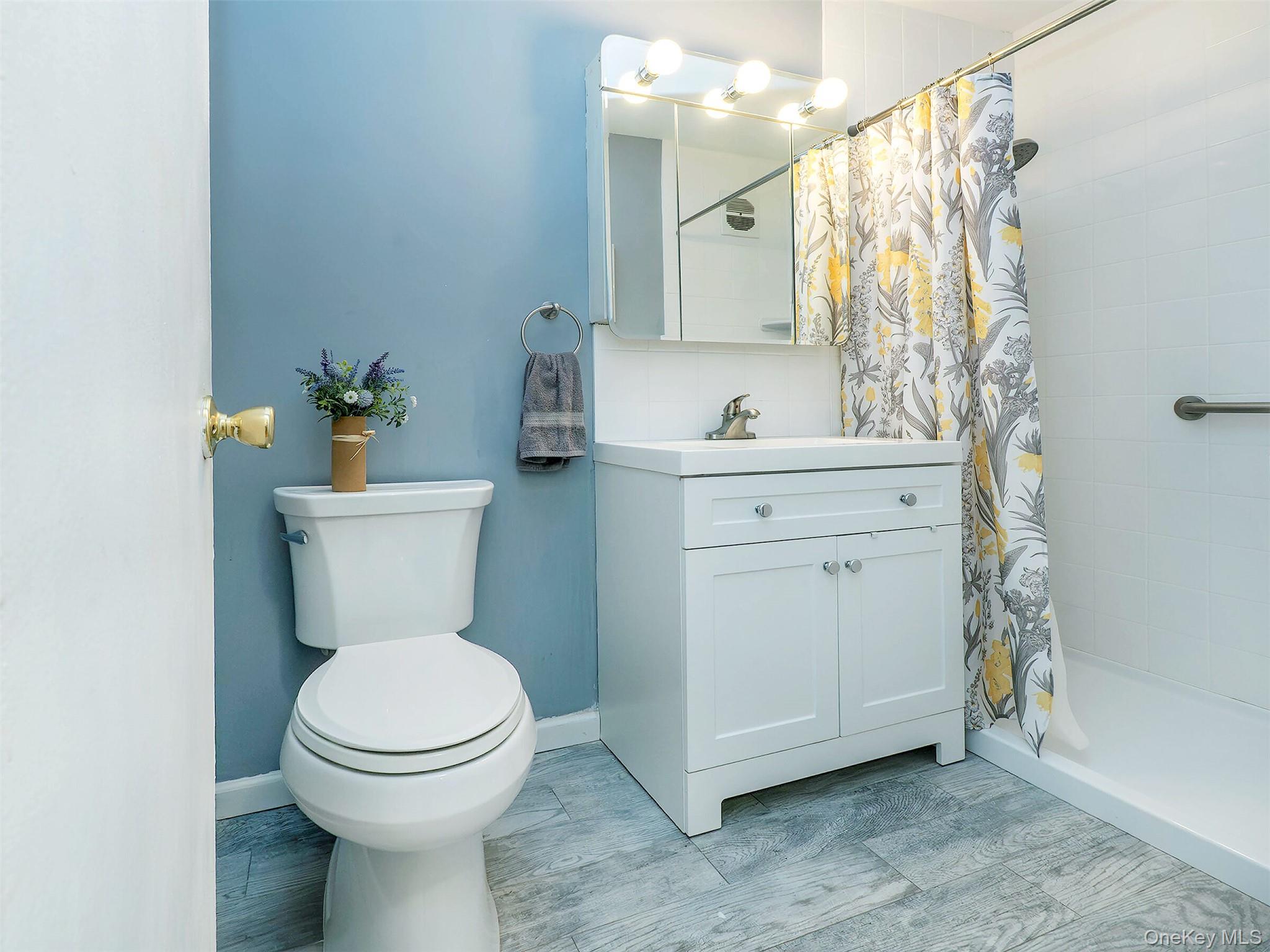 #18 photo, 32 Pearsall, Glen Cove , NY 11542