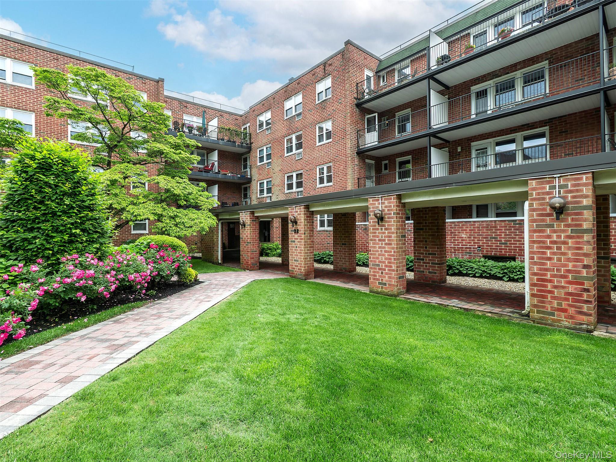 #20 photo, 32 Pearsall, Glen Cove , NY 11542