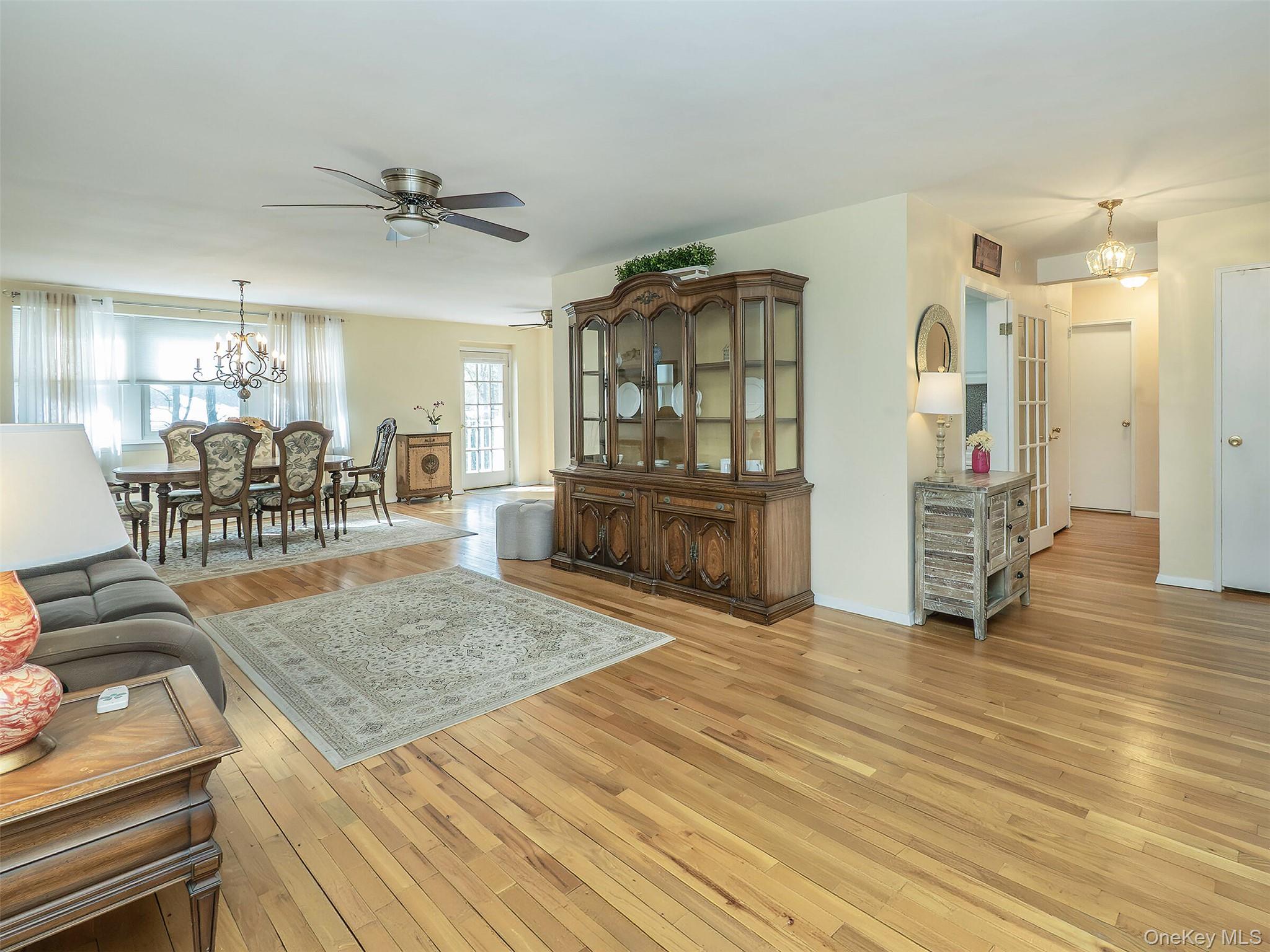 #6 photo, 32 Pearsall, Glen Cove , NY 11542