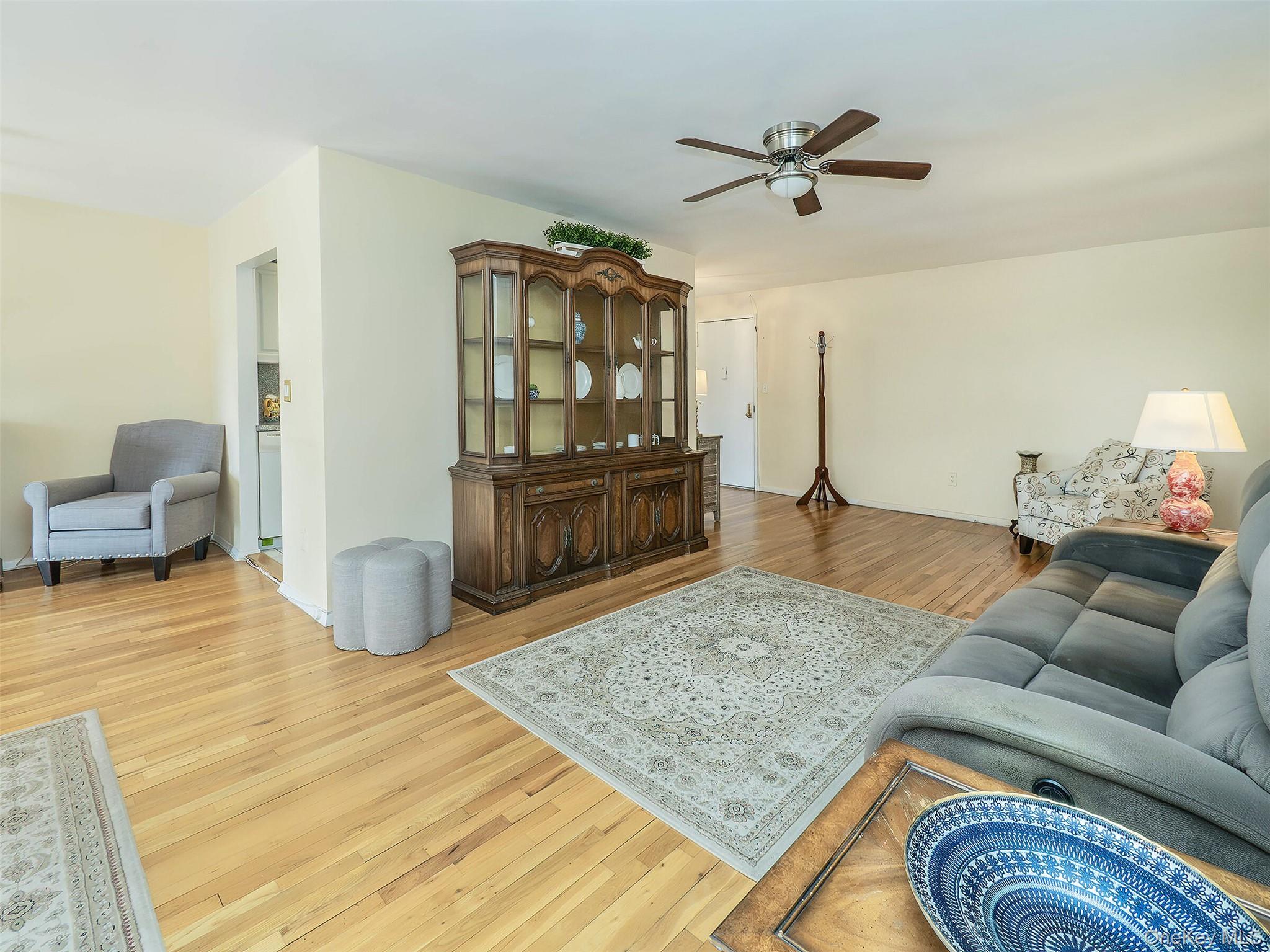 #7 photo, 32 Pearsall, Glen Cove , NY 11542