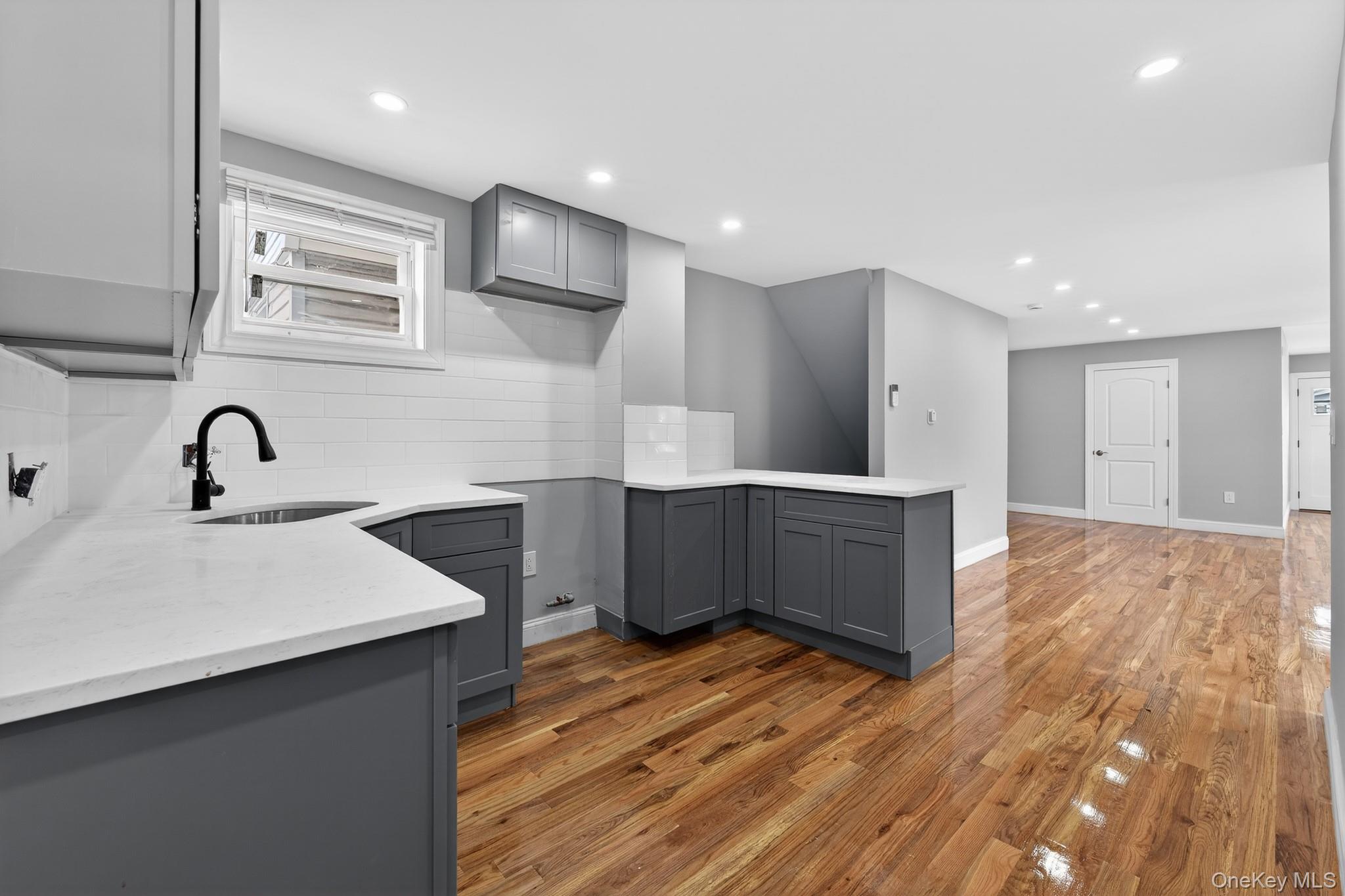 #3 photo, 11019 Liverpool Street, קווינס Jamaica , NY 11435