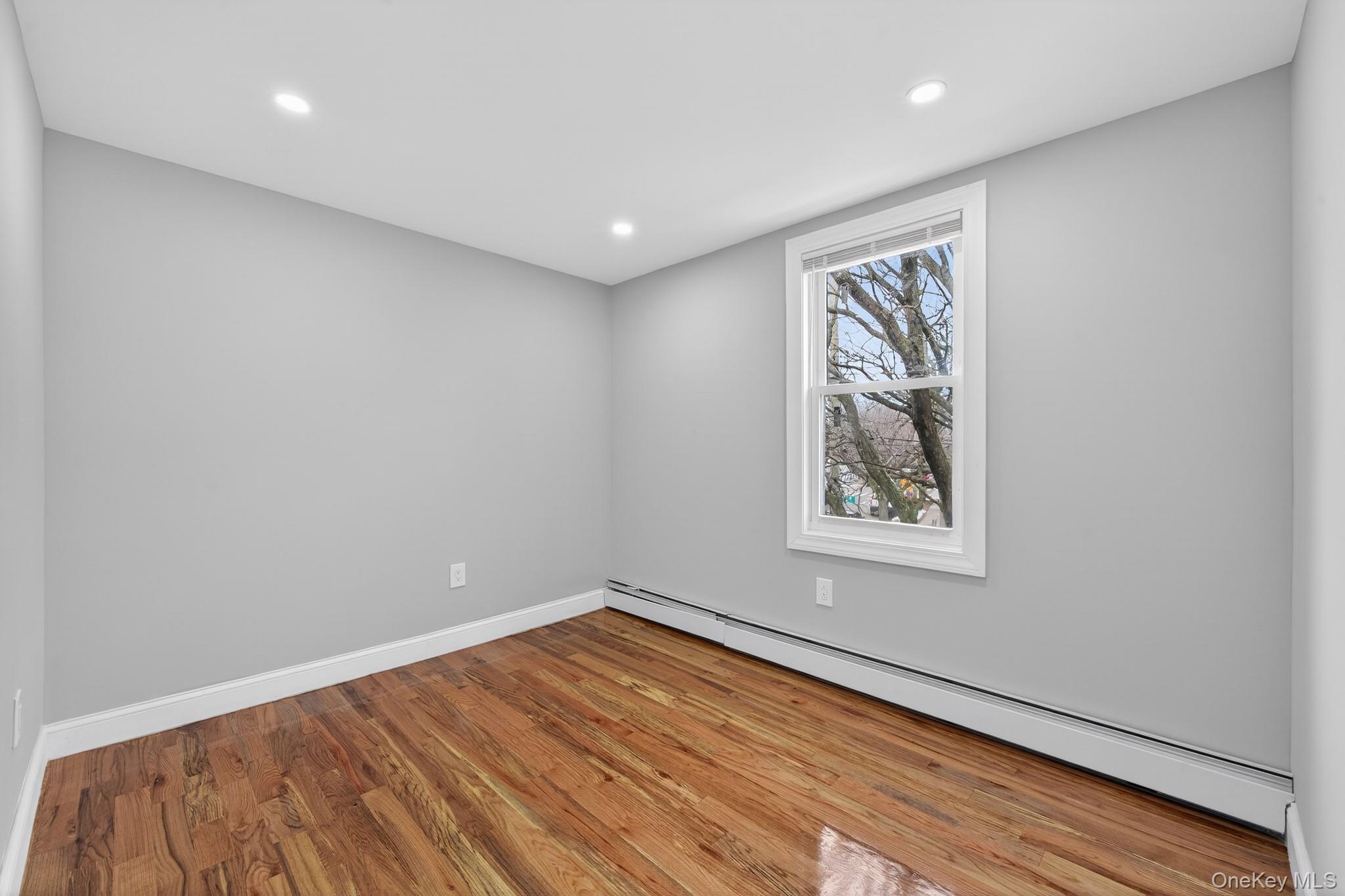 #9 photo, 11019 Liverpool Street, קווינס Jamaica , NY 11435