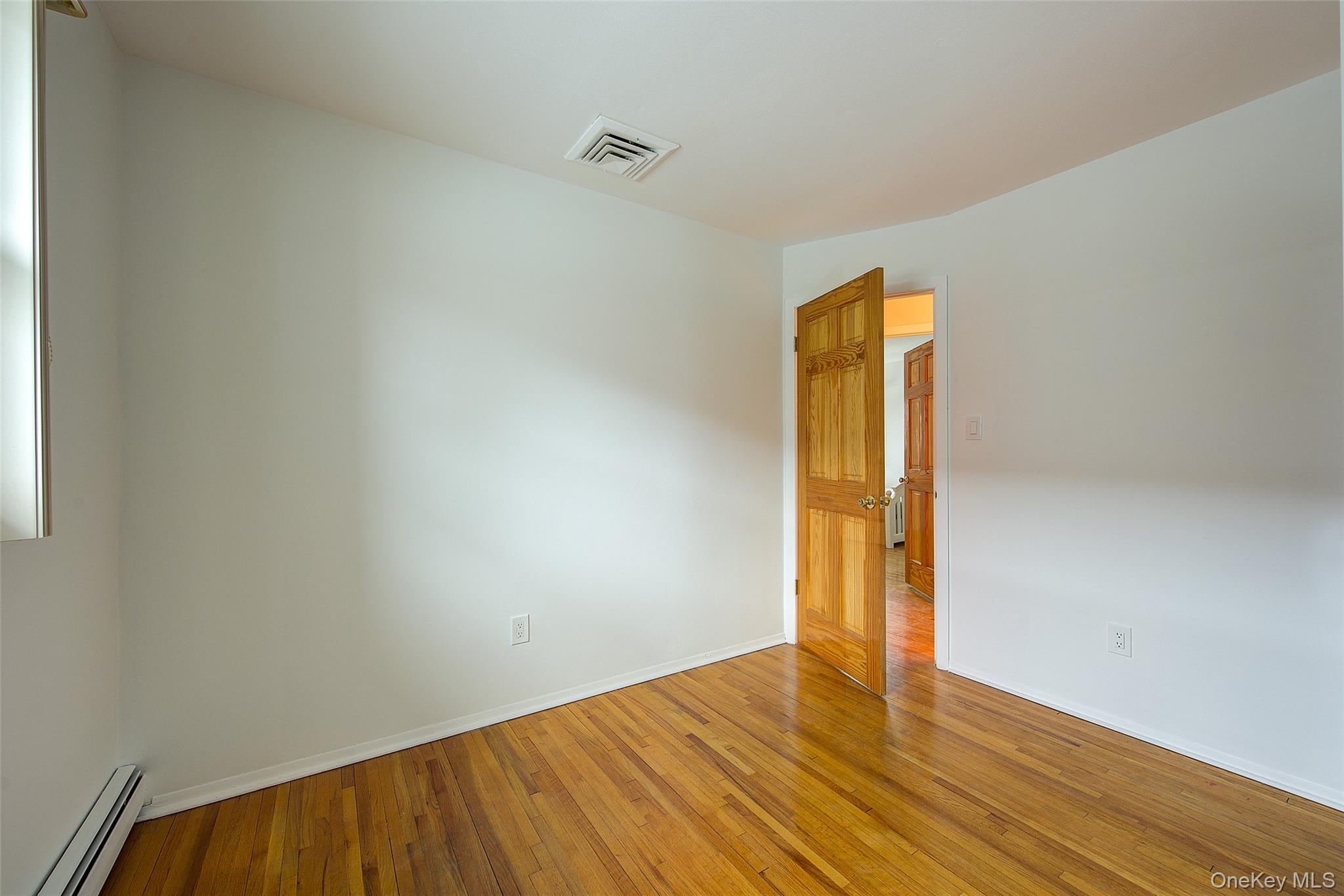 #12 photo, 98 Union Place, Lynbrook , NY 11563