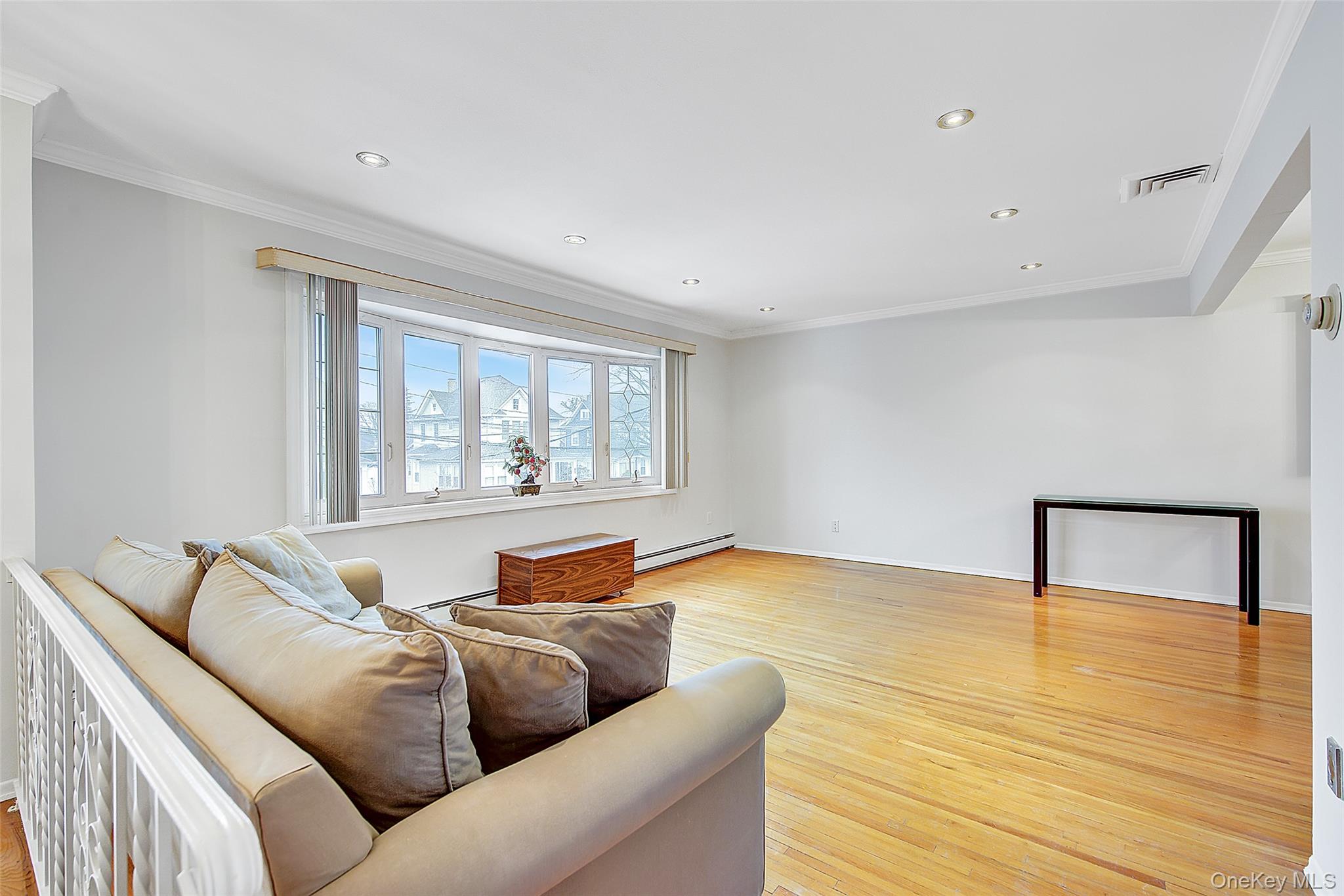 #2 photo, 98 Union Place, Lynbrook , NY 11563