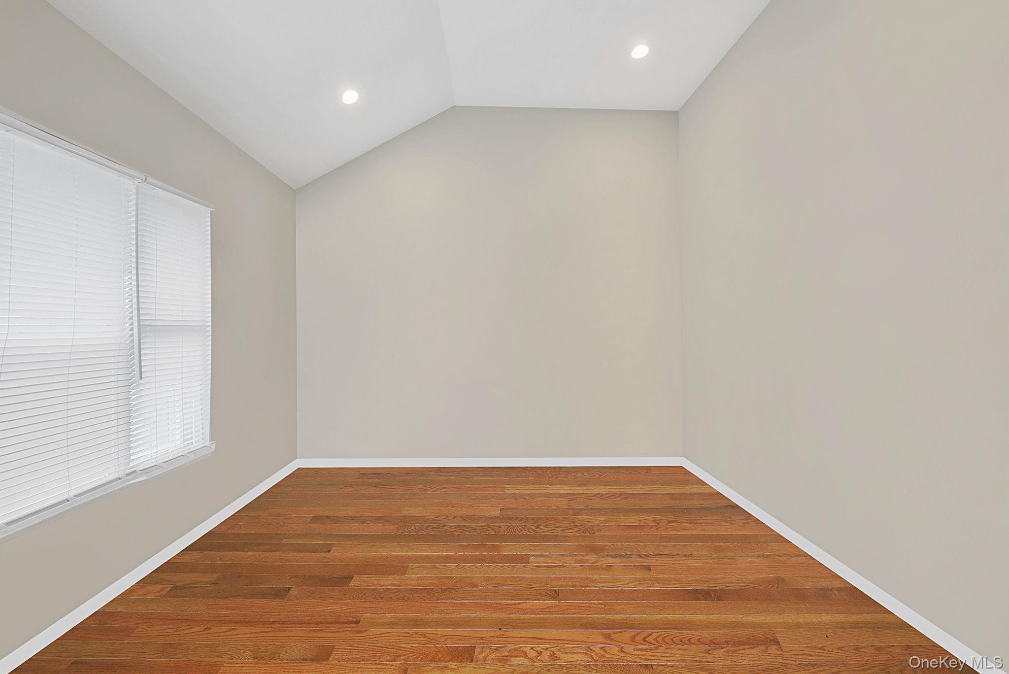 #10 photo, 18 E Lyons Street, מחוז סאפוק Melville , NY 11747