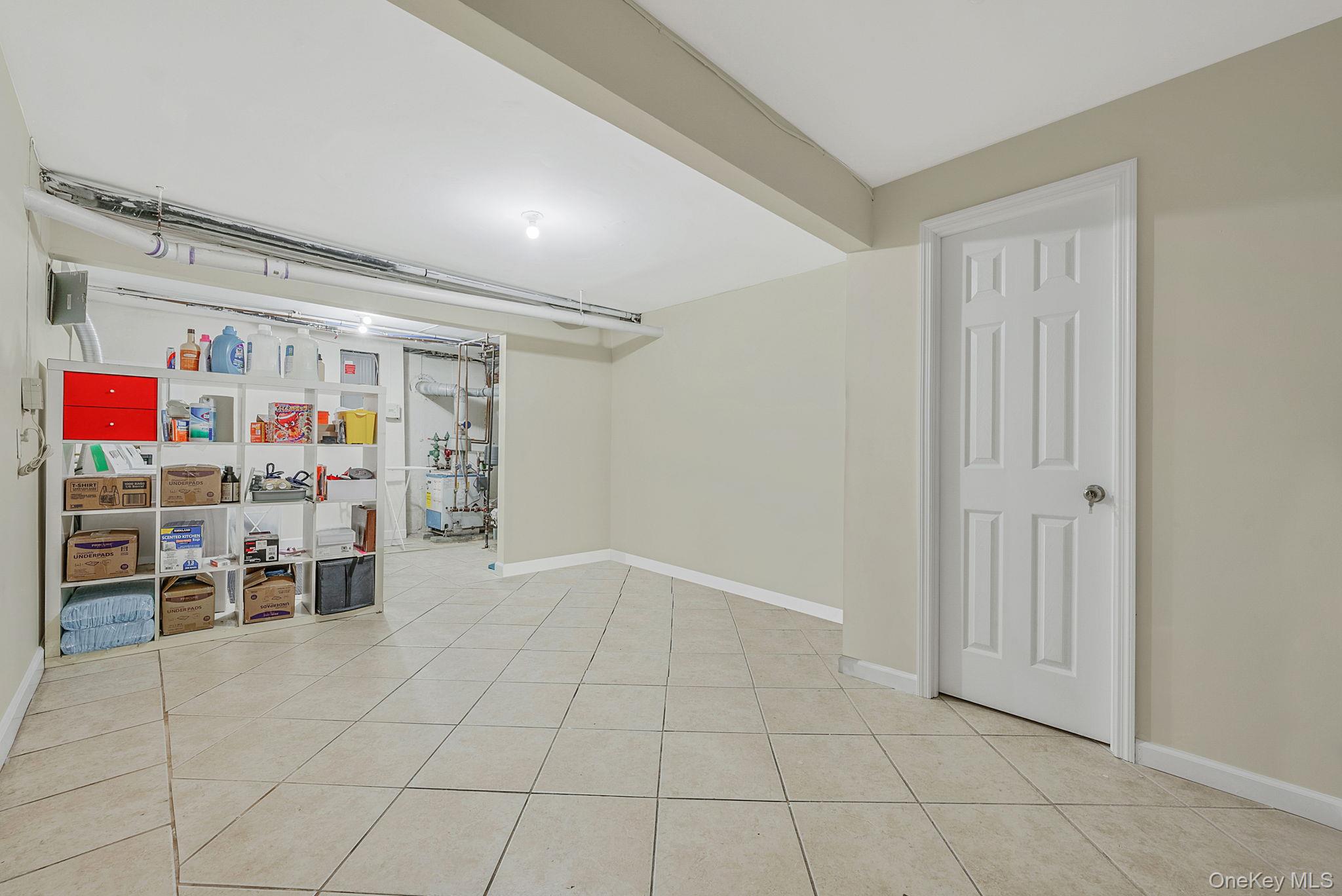 #14 photo, 18 E Lyons Street, מחוז סאפוק Melville , NY 11747