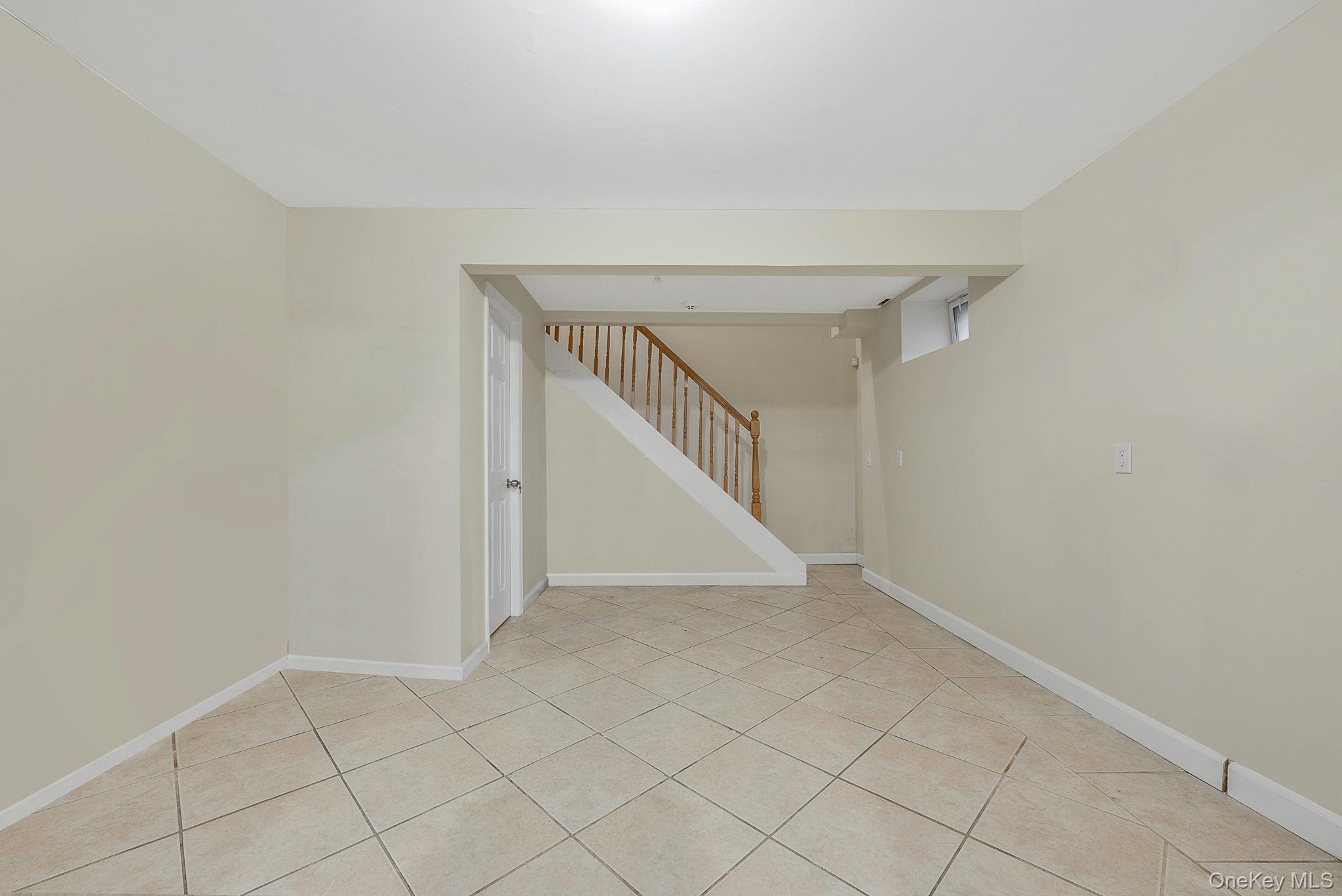 #15 photo, 18 E Lyons Street, מחוז סאפוק Melville , NY 11747