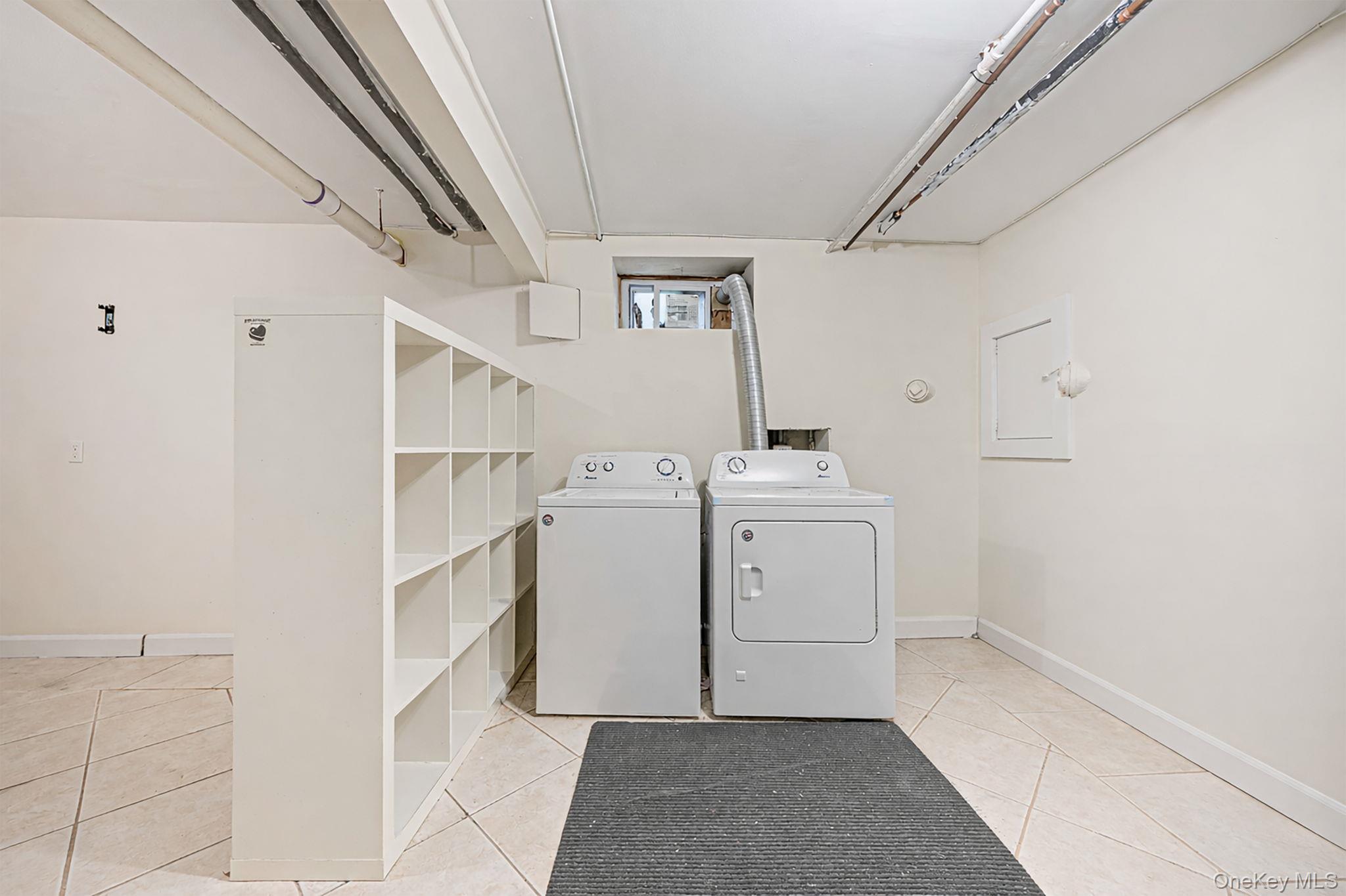 #16 photo, 18 E Lyons Street, מחוז סאפוק Melville , NY 11747