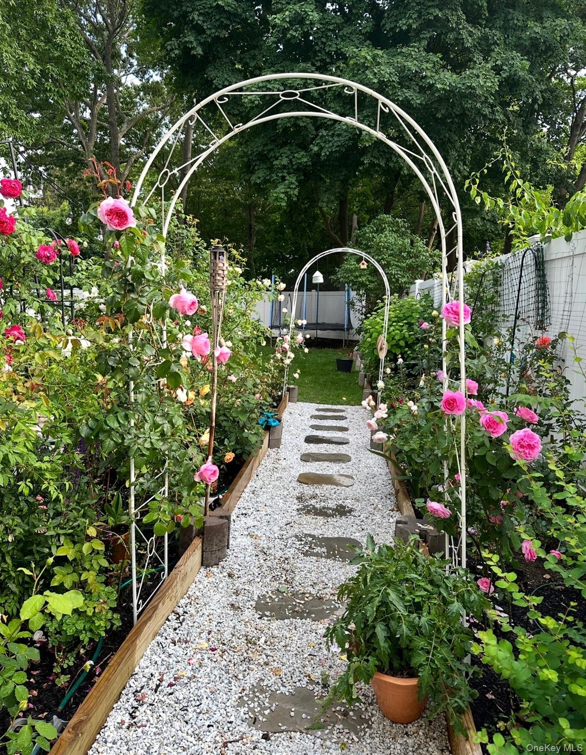 #18 photo, 18 E Lyons Street, מחוז סאפוק Melville , NY 11747