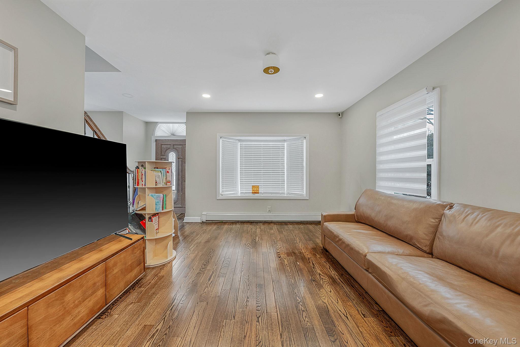 #2 photo, 18 E Lyons Street, מחוז סאפוק Melville , NY 11747