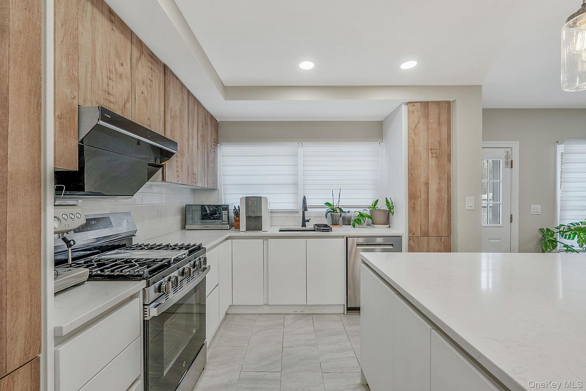 #6 photo, 18 E Lyons Street, מחוז סאפוק Melville , NY 11747