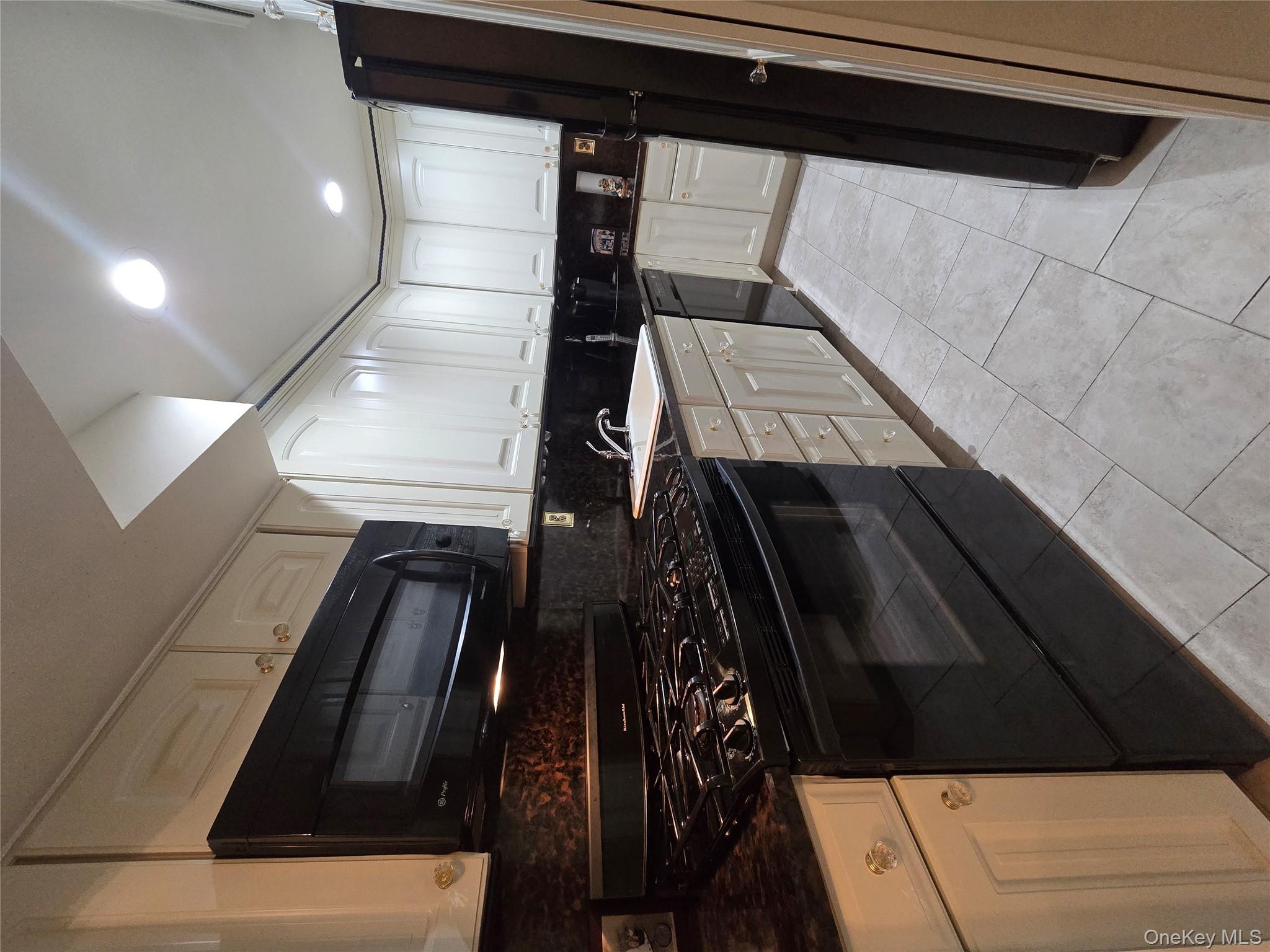 #8 photo, 89-40 151st, कुईंस Howard Beach , NY 11414