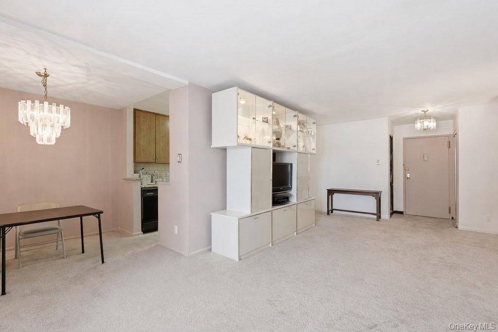 #3 photo, 85-10  151st Avenue, #1C, कुईंस Howard Beach , NY 11414