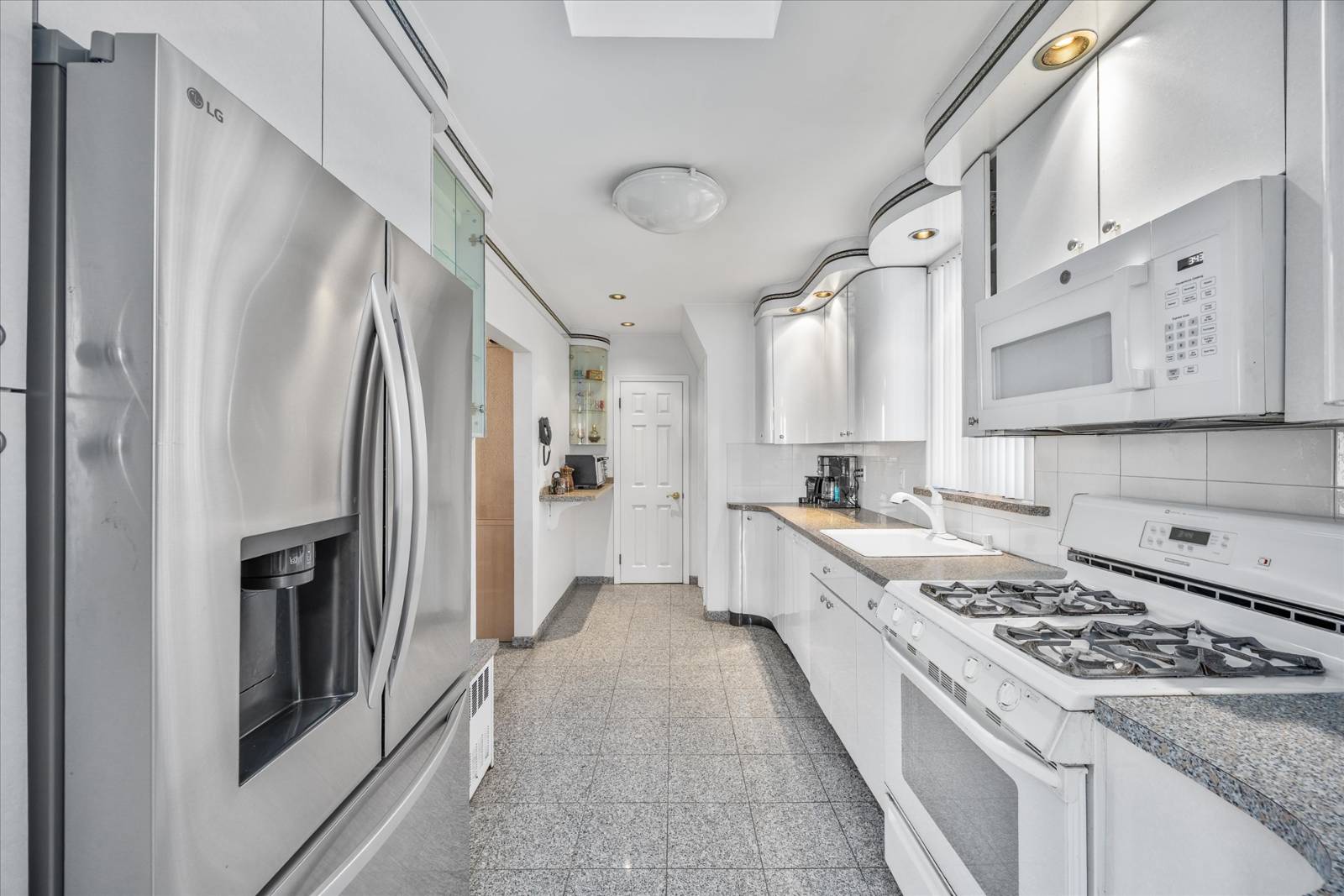 #11 photo, 1715 Marine Pkwy, #6B, Marine Park , NY 11234