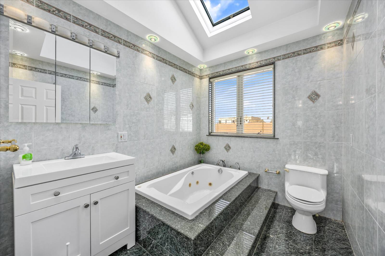 #17 photo, 1715 Marine Pkwy, #6B, Marine Park , NY 11234