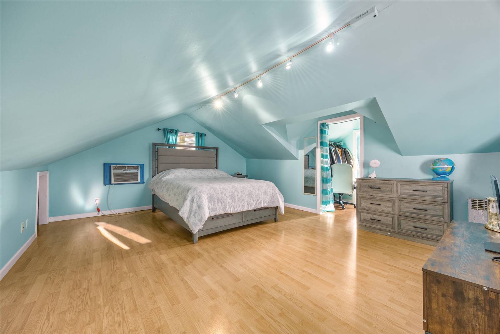 #20 photo, 1715 Marine Pkwy, #6B, Marine Park , NY 11234