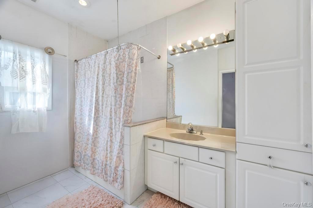 #14 photo, 464 Grand Boulevard, Саффолк ‖ Brentwood , NY 11717