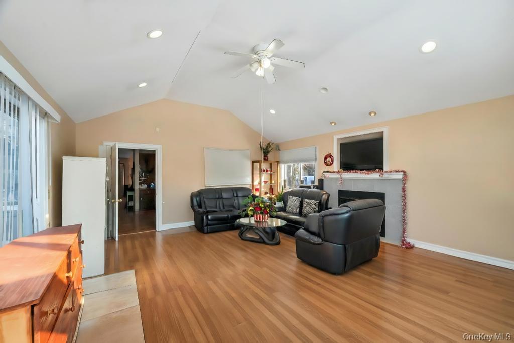 #17 photo, 464 Grand Boulevard, Саффолк ‖ Brentwood , NY 11717