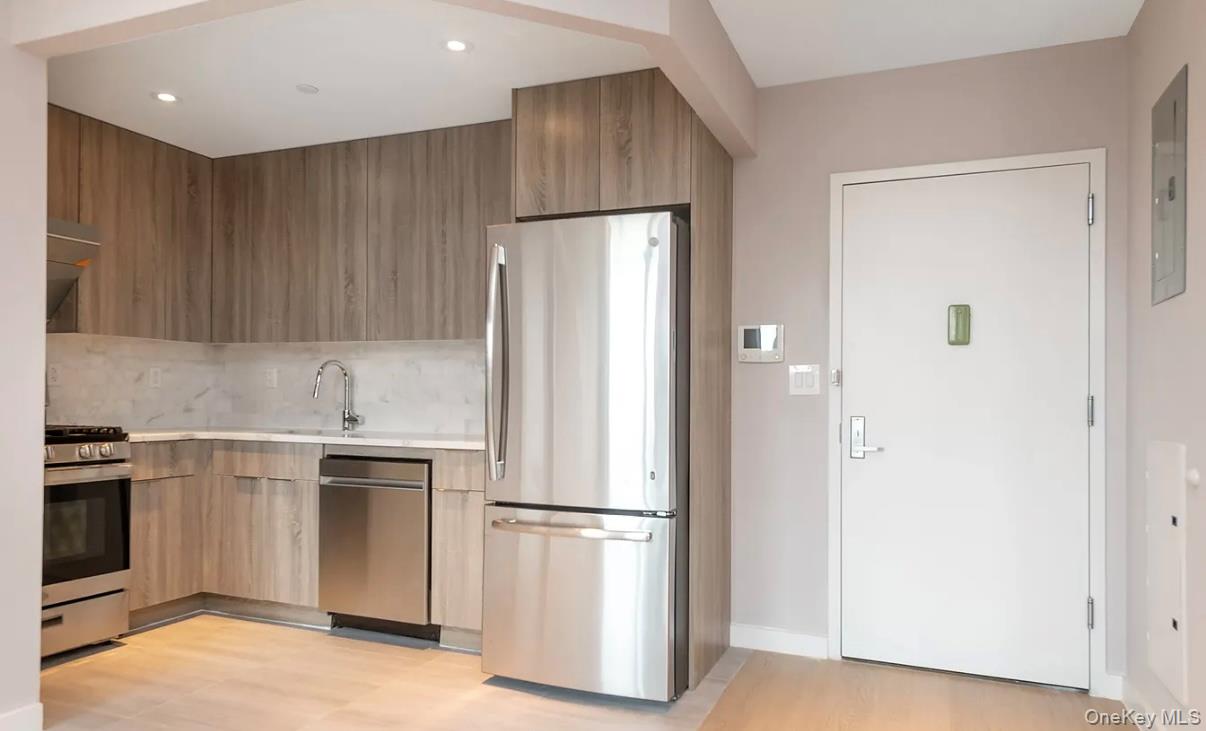 #3 photo, 3258 105th Street, 뉴욕퀸즈 East Elmhurst , NY 11369