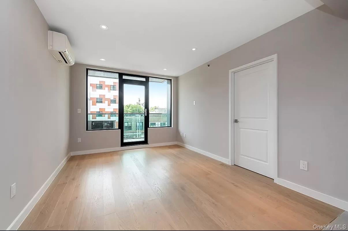 #4 photo, 3258 105th Street, 뉴욕퀸즈 East Elmhurst , NY 11369