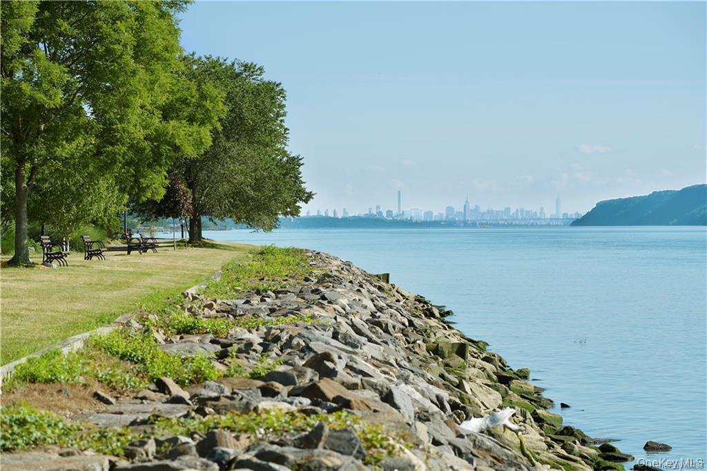 #18 photo, 140 N Broadway, Irvington , NY 10533