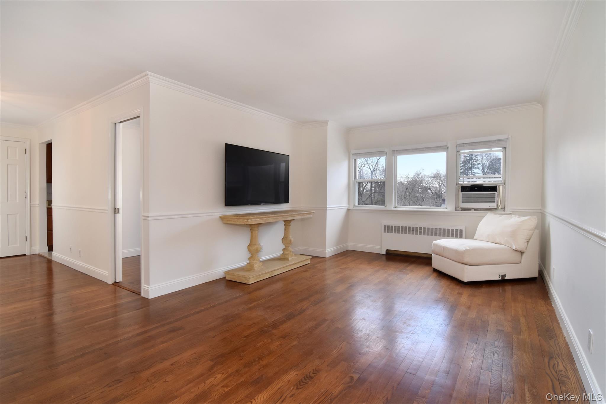 #4 photo, 140 N Broadway, Irvington , NY 10533