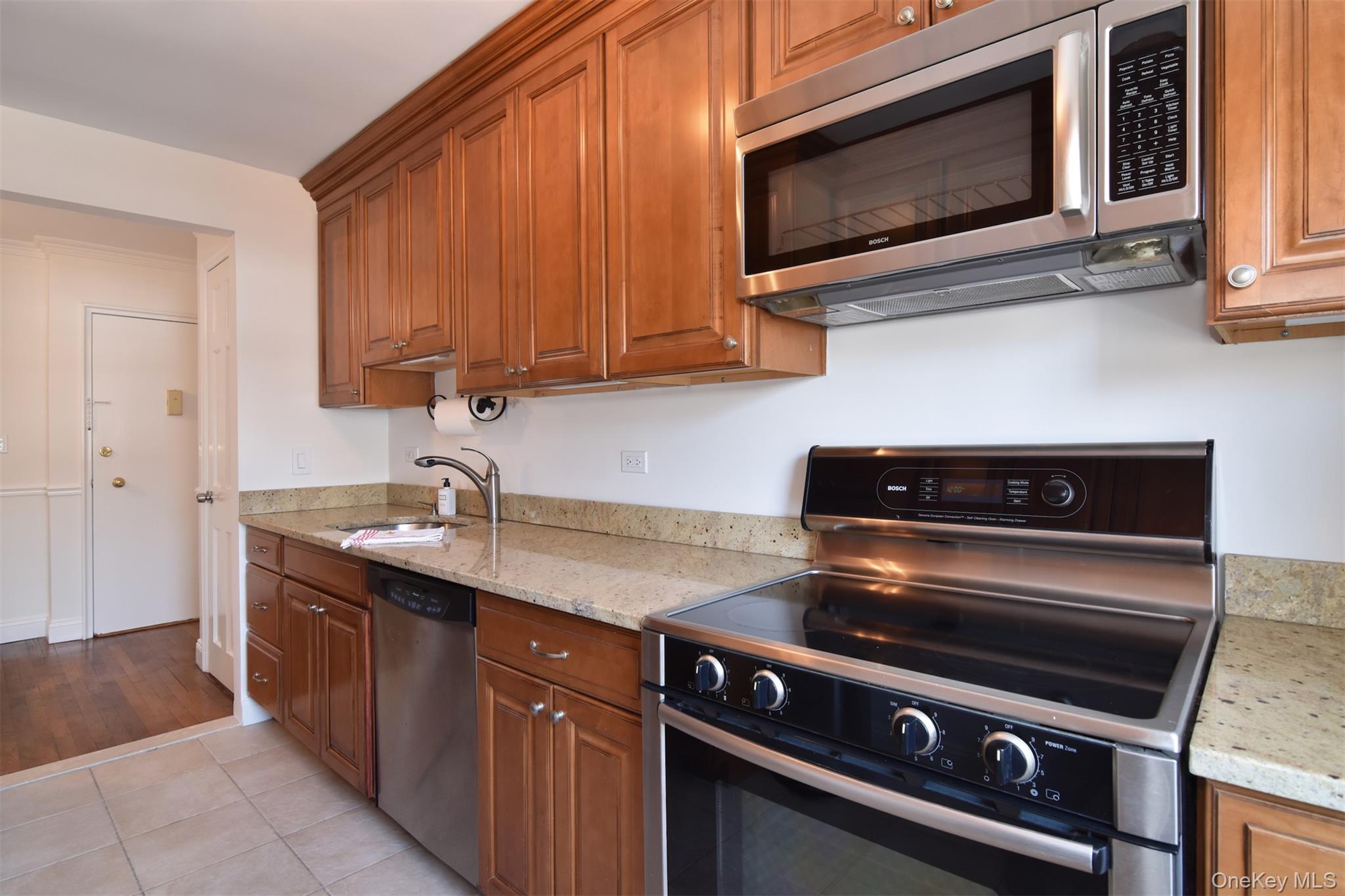 #6 photo, 140 N Broadway, Irvington , NY 10533